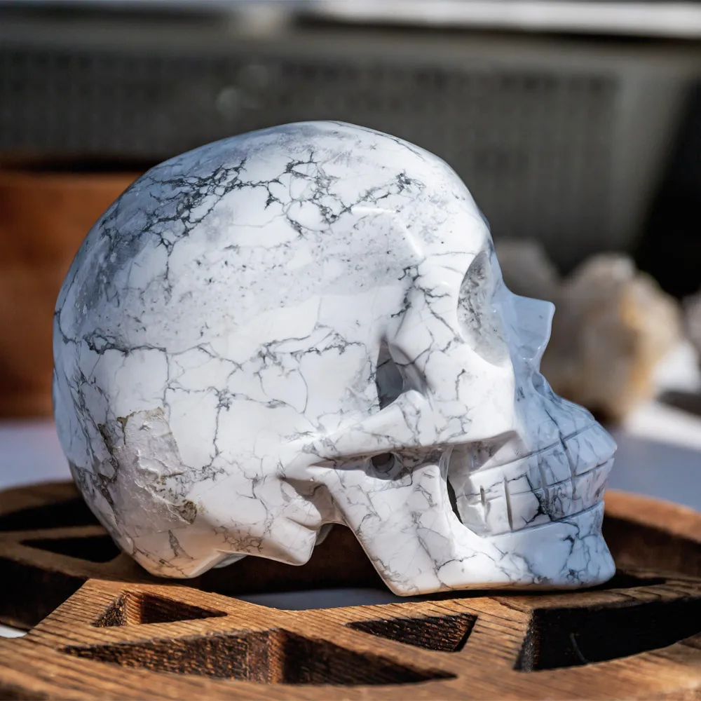 Wholesale Natural Polished Hand Carved Howlite Crystal Hollow Skulls Folk Crafts Healing Stone For Home Decoration