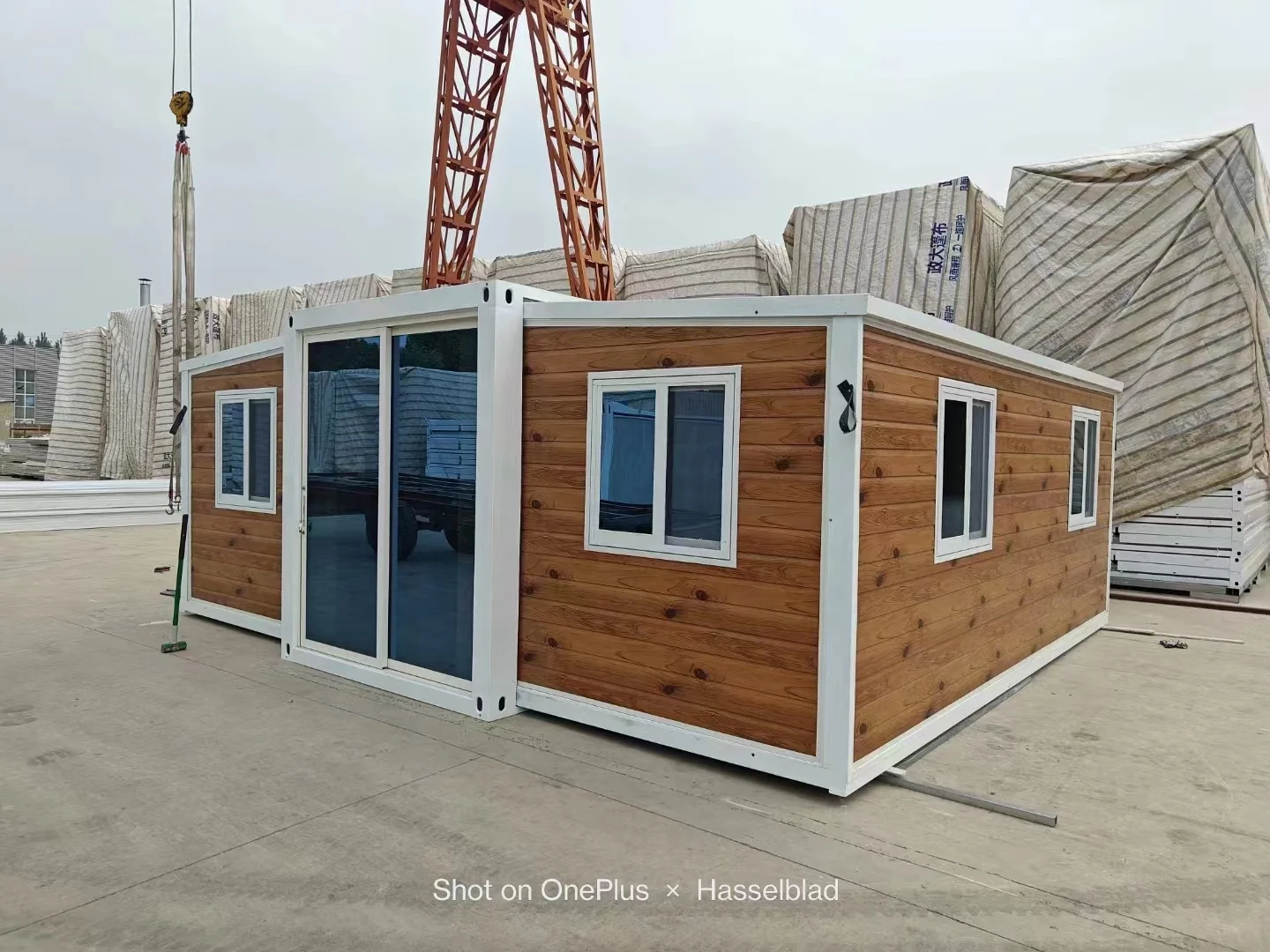 37sqm Fully furnished luxury 2 Bedroom 1 Bathroom 1 kitchen Prefab expandable container house in Europe