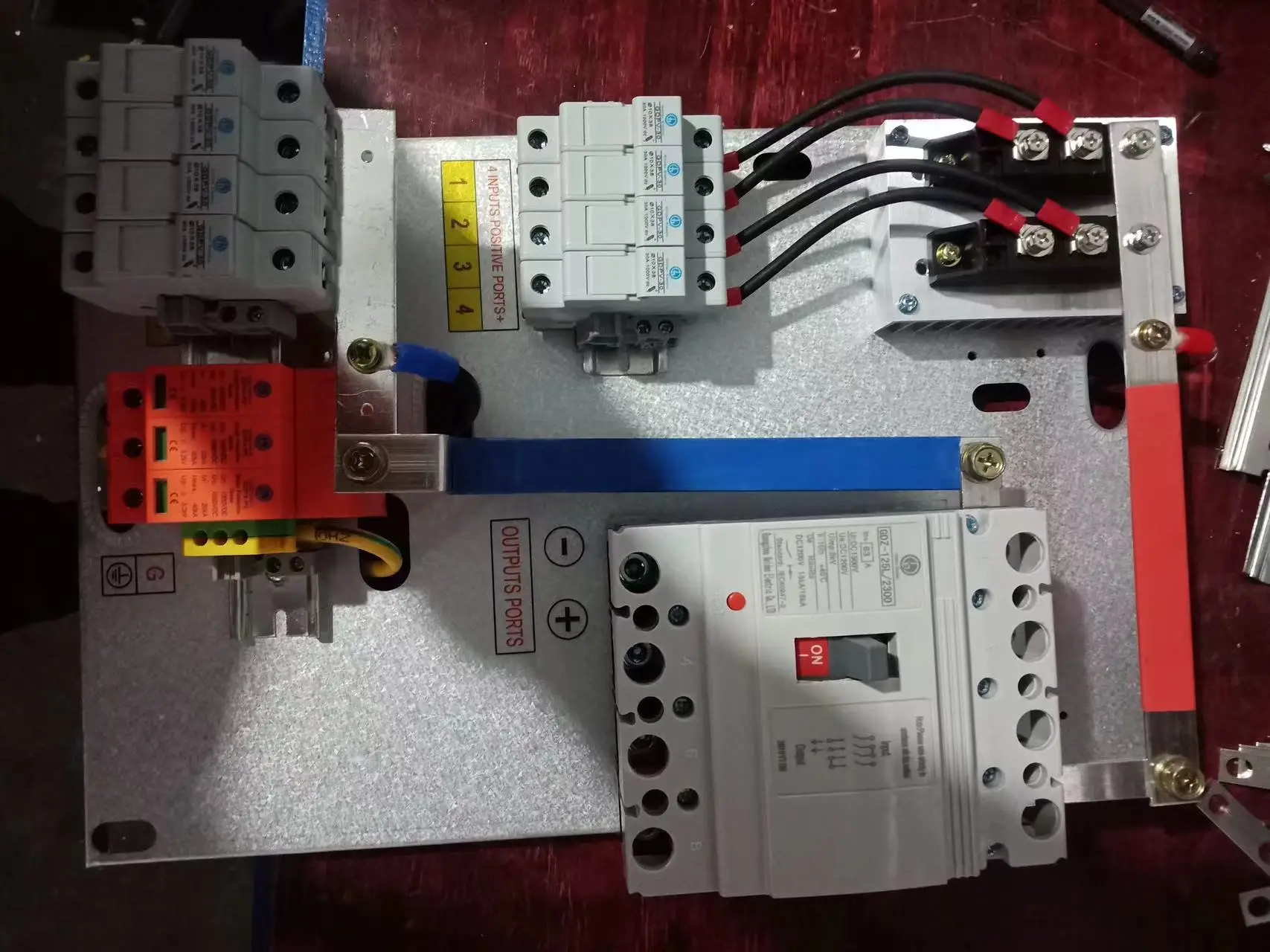 kinee Solar Combiner Box dc ac pv combiner box with 4 string pv dc solar string box