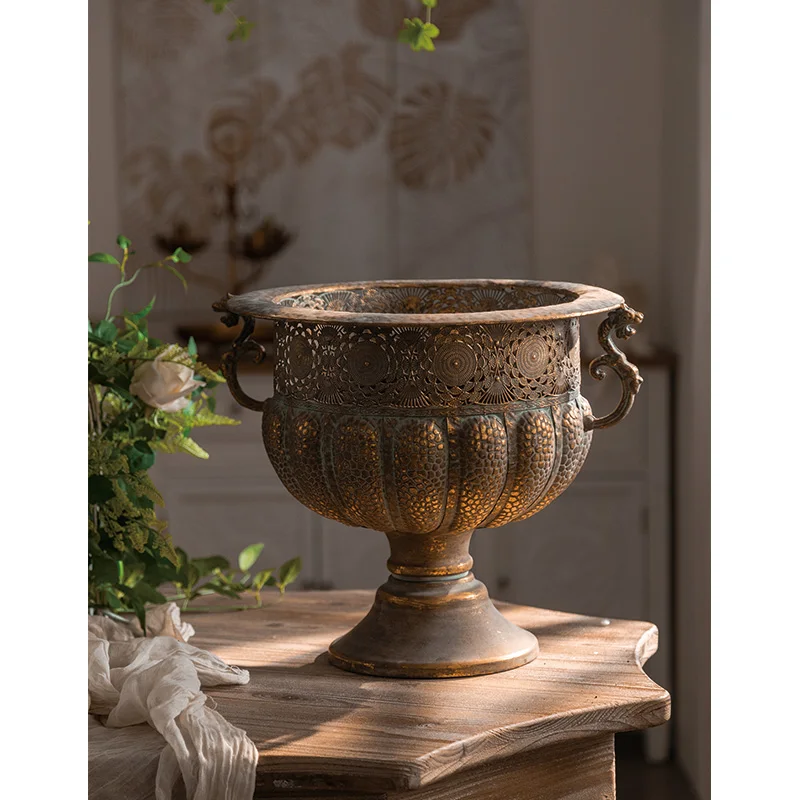 Retro Decorative Garden and Home French Antique Roman Style Metal Distressed Vase Cast Iron Flower Pot