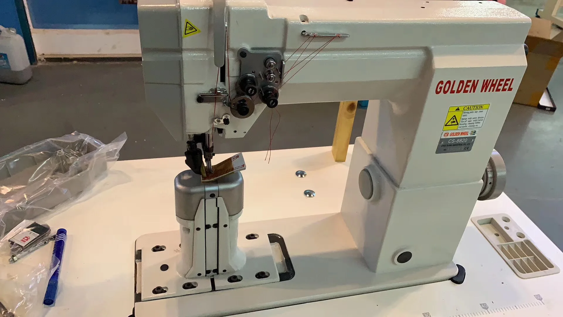 Лидер продаж Золотое колесо CS-8820 с двумя иглами верхняя и нижняя швейная машина подкладкой для роликов