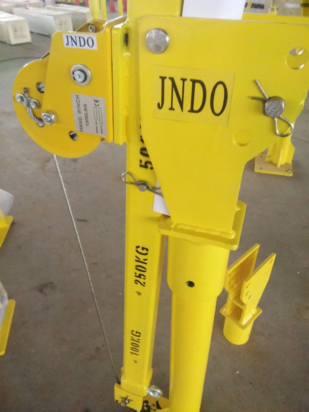 Crane on Truck to Lift Help Lifting Goods 500kg 800kg Electric Winch JNDO Engine 170x170mms 360° Manual 250x250x18mms 58.5KGS