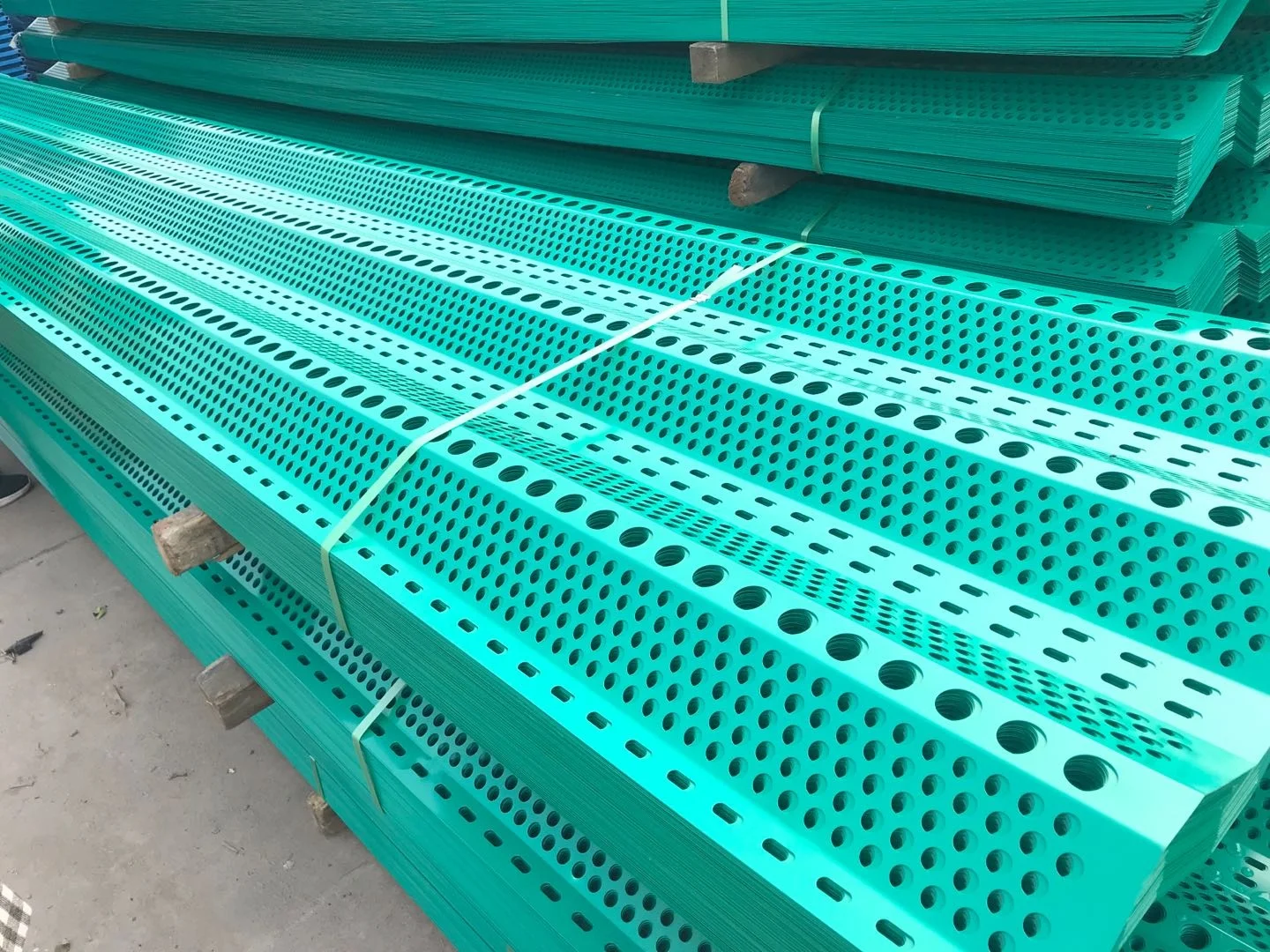 factory sale customized metal drilling wind fence wind barrier fence Windproof dust suppression net wind breaker fence