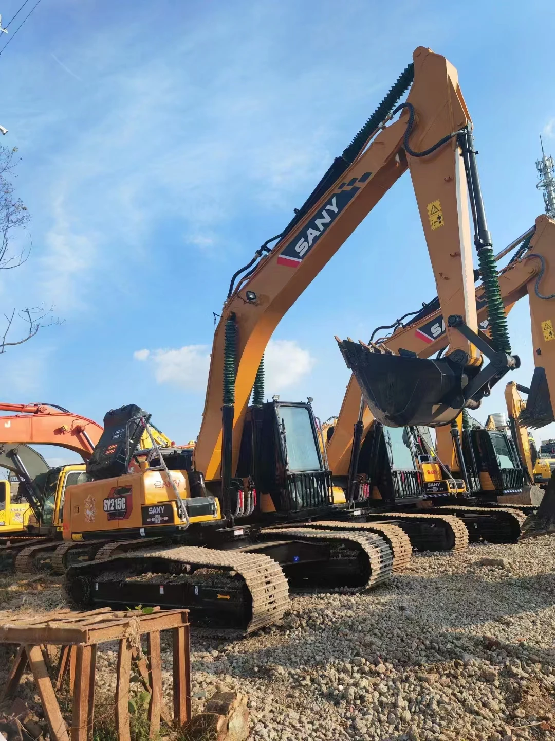 Used 21 Ton Sany SY215C Tracked Crawler Digger Excavator with Mitsubishi Engine Core Components Include Pump Motor Gear