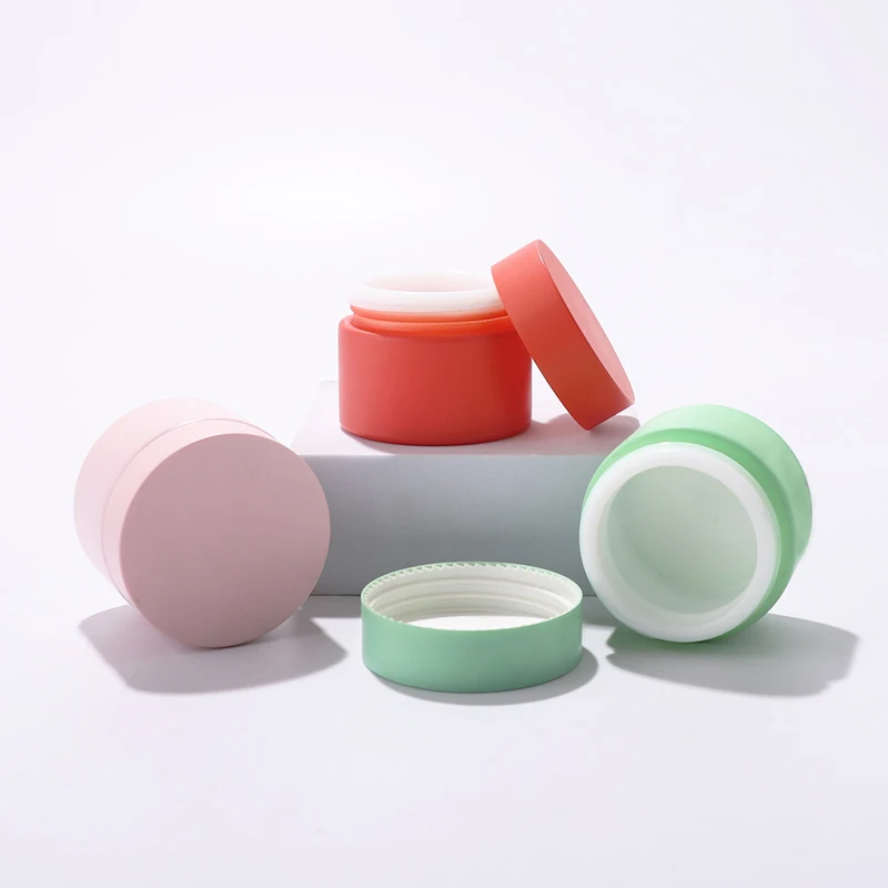 New design 50g customized color frosted cosmetic white ceramic jar packing with plastic cap for face cream eye cream for sale