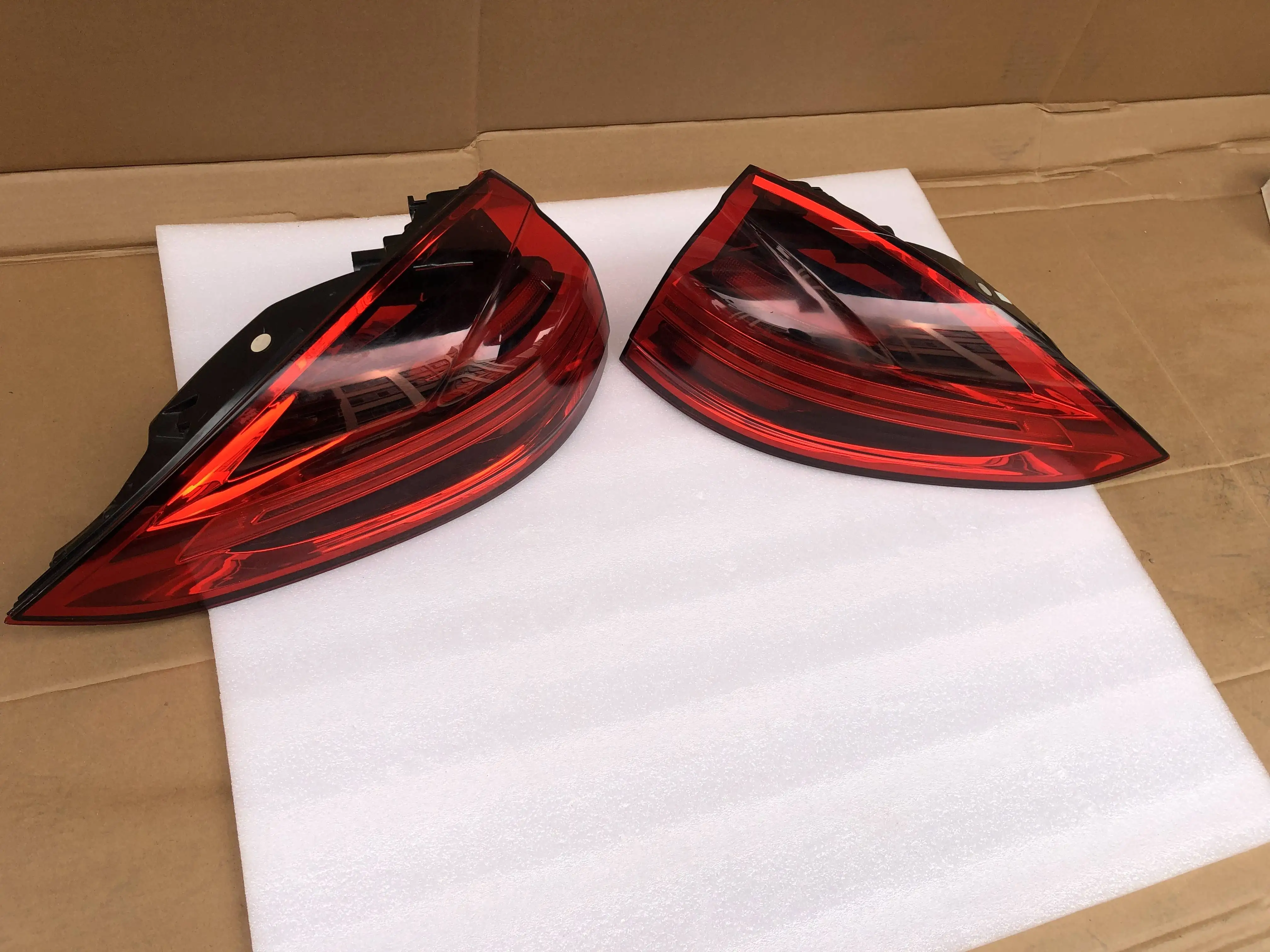 Factory Supply Factory Price Auto Car Accessories Tail Light Rear Lamp Suppliers