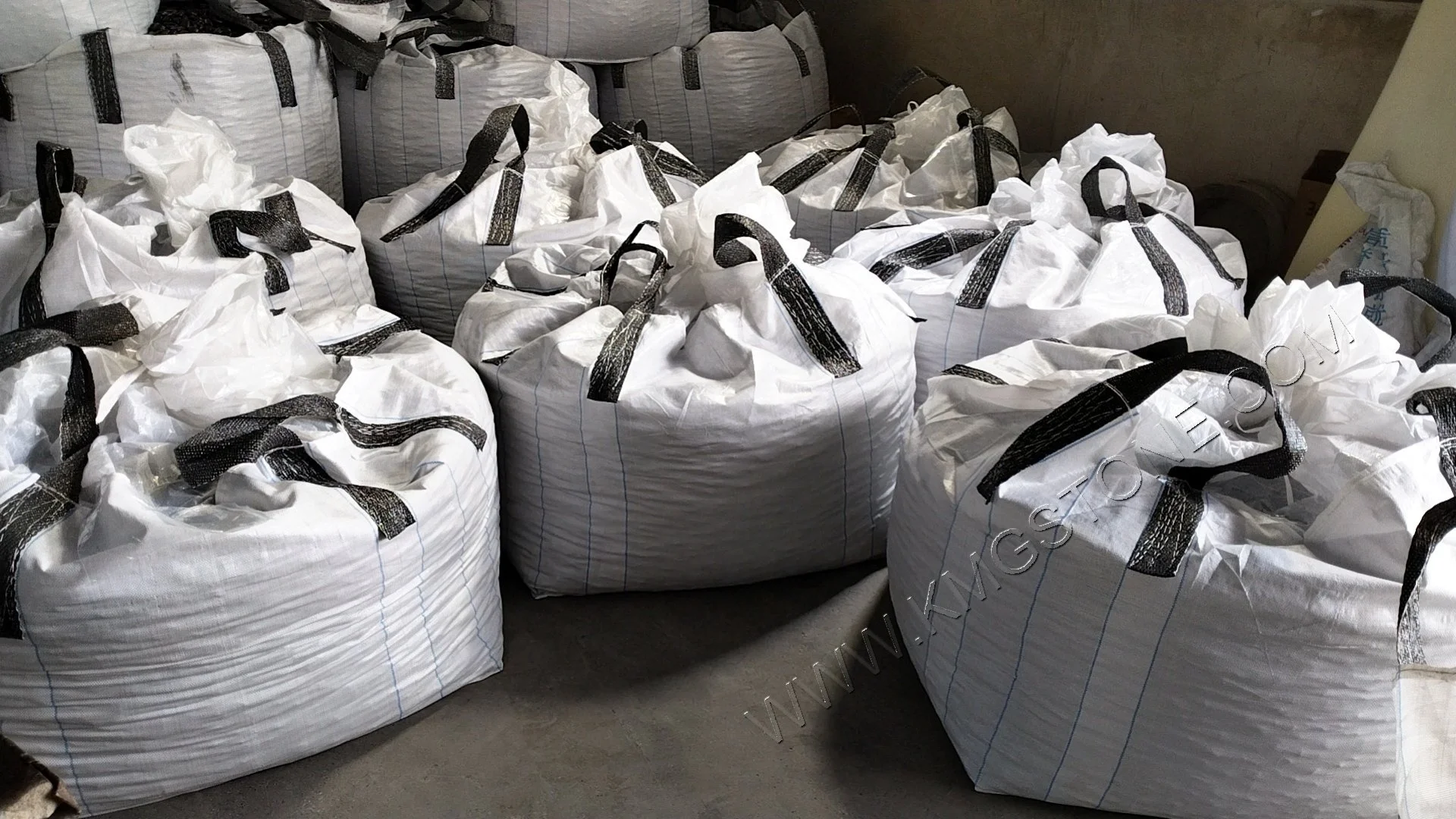 Natural Black Cobblestone River Rock round Natural Stone for Outdoor Application for Cobblestone Paths or Garden Decor