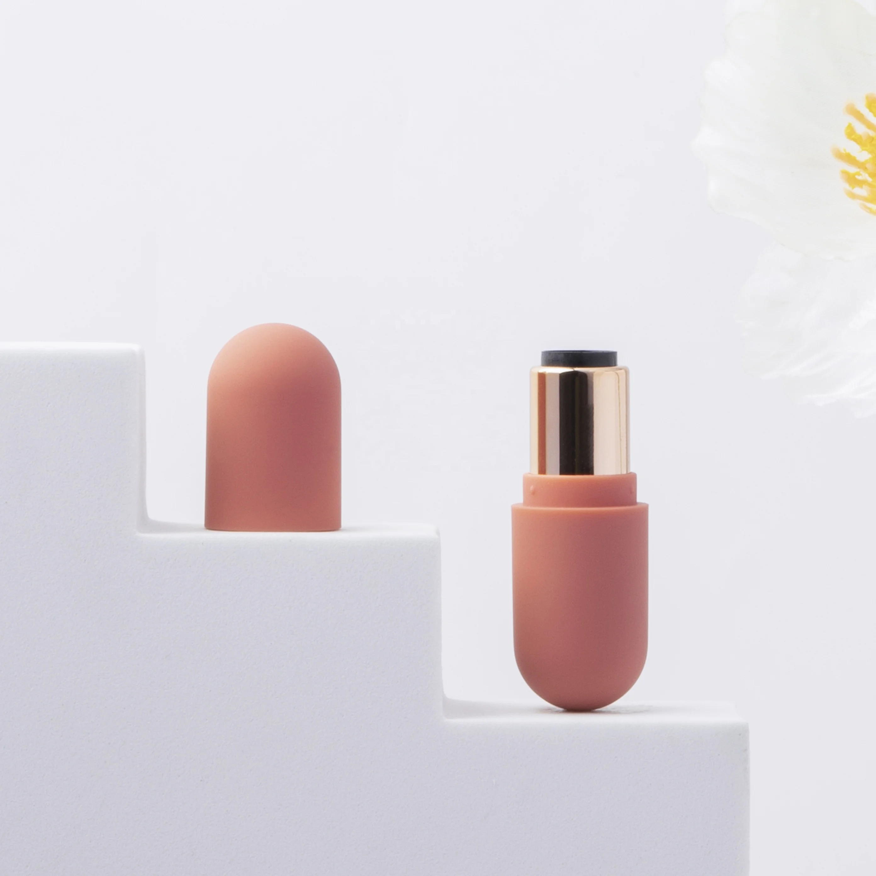 High Quality Wholesale Mini Cute Round pink Lip Balm Tubes Cosmetic Packaging Container Empty Lipstick Tubes