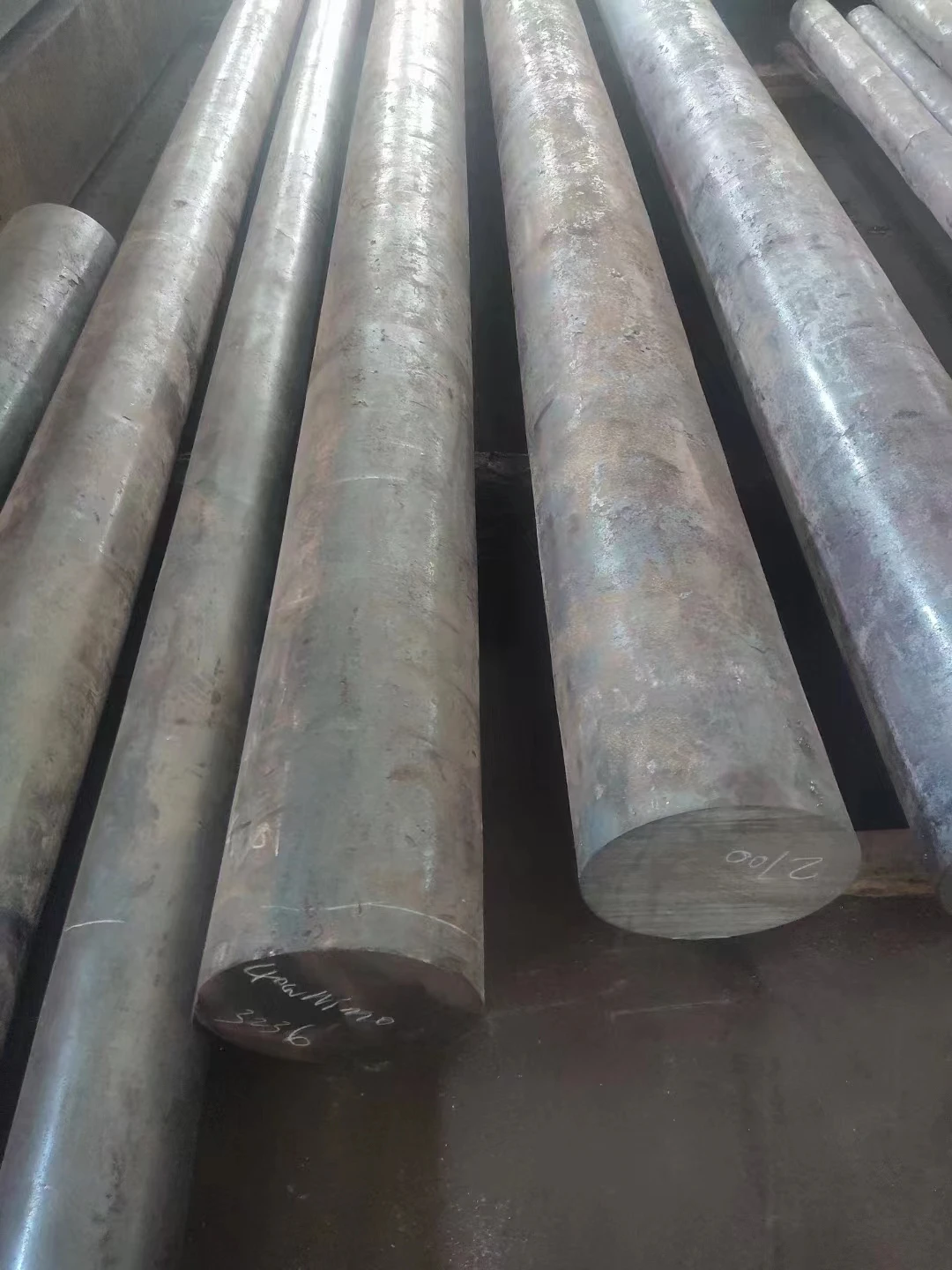 Supply of 15CrNi4Mo alloy structural steel round steel with large and small diameter round bar forgings and steel ingots