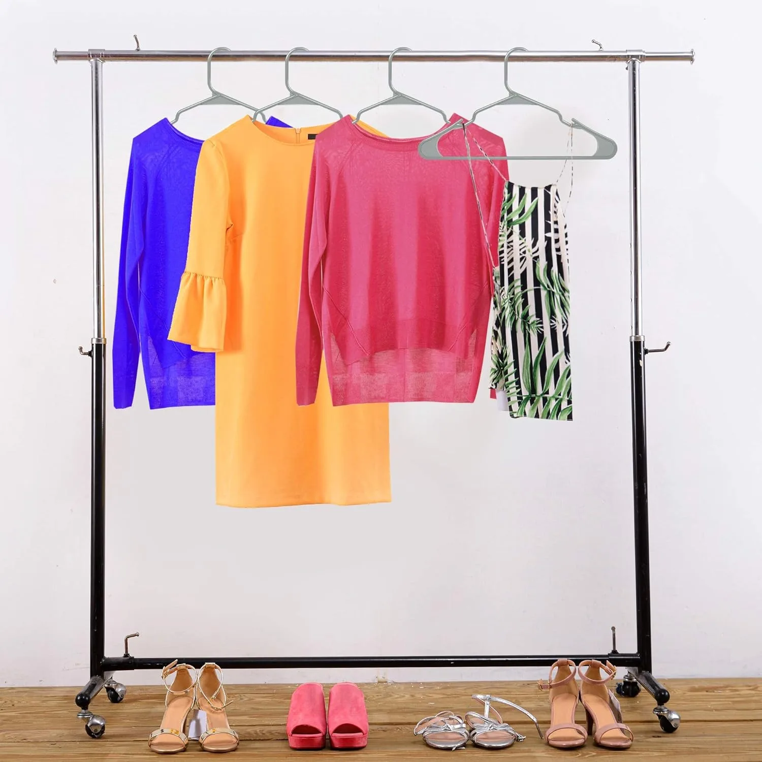 Online Top Seller Space Saving Laundry Hangers Wholesale Wardrobe Hangers For Cloths Non Slip Plastic Clothes Hangers