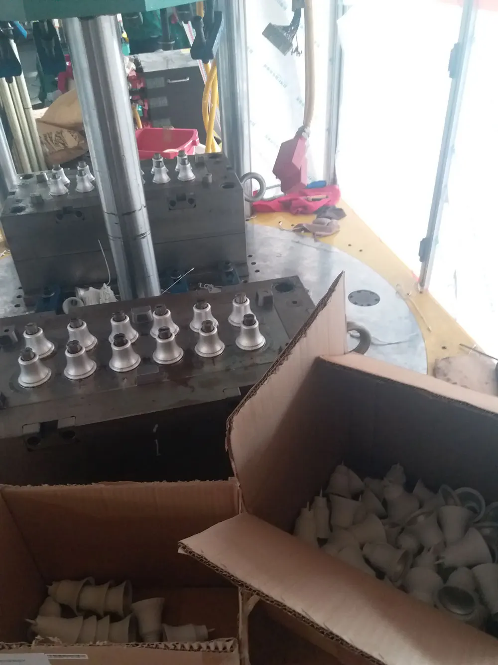 CE LED Bulb housing making machine Rotary Table Vertical Injection Molding Machine Price