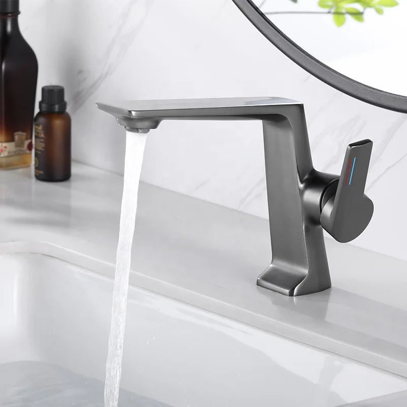 Factory wholesale Bathroom Basin Faucet brass single hole hot and cold water taps washroom sink faucet Bathroom accessories