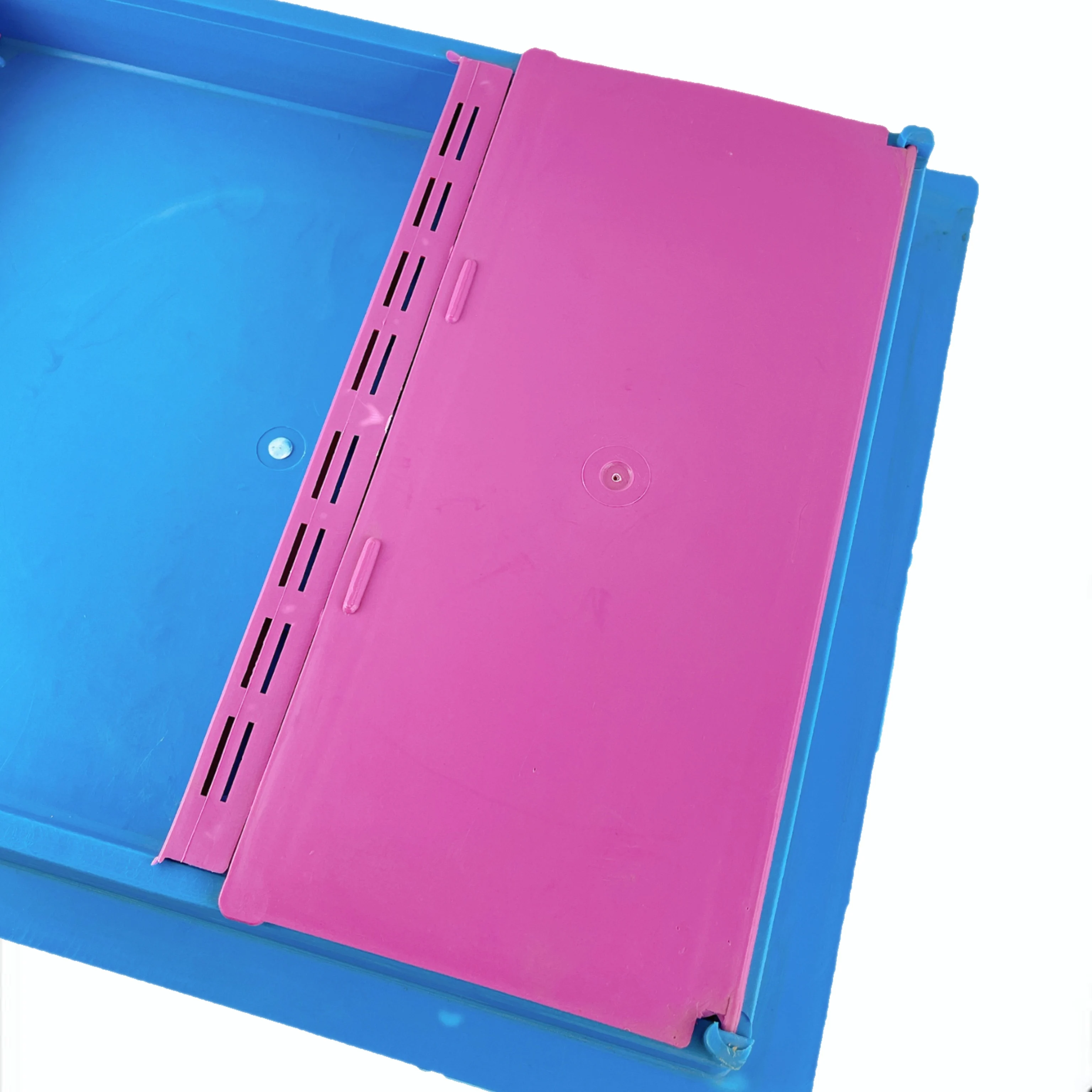 Apiculture Beekeeping Tool Plastic Bee Feeder for Water Sugar Beehive Cover Type Queen Rearing Box Bee Feeder