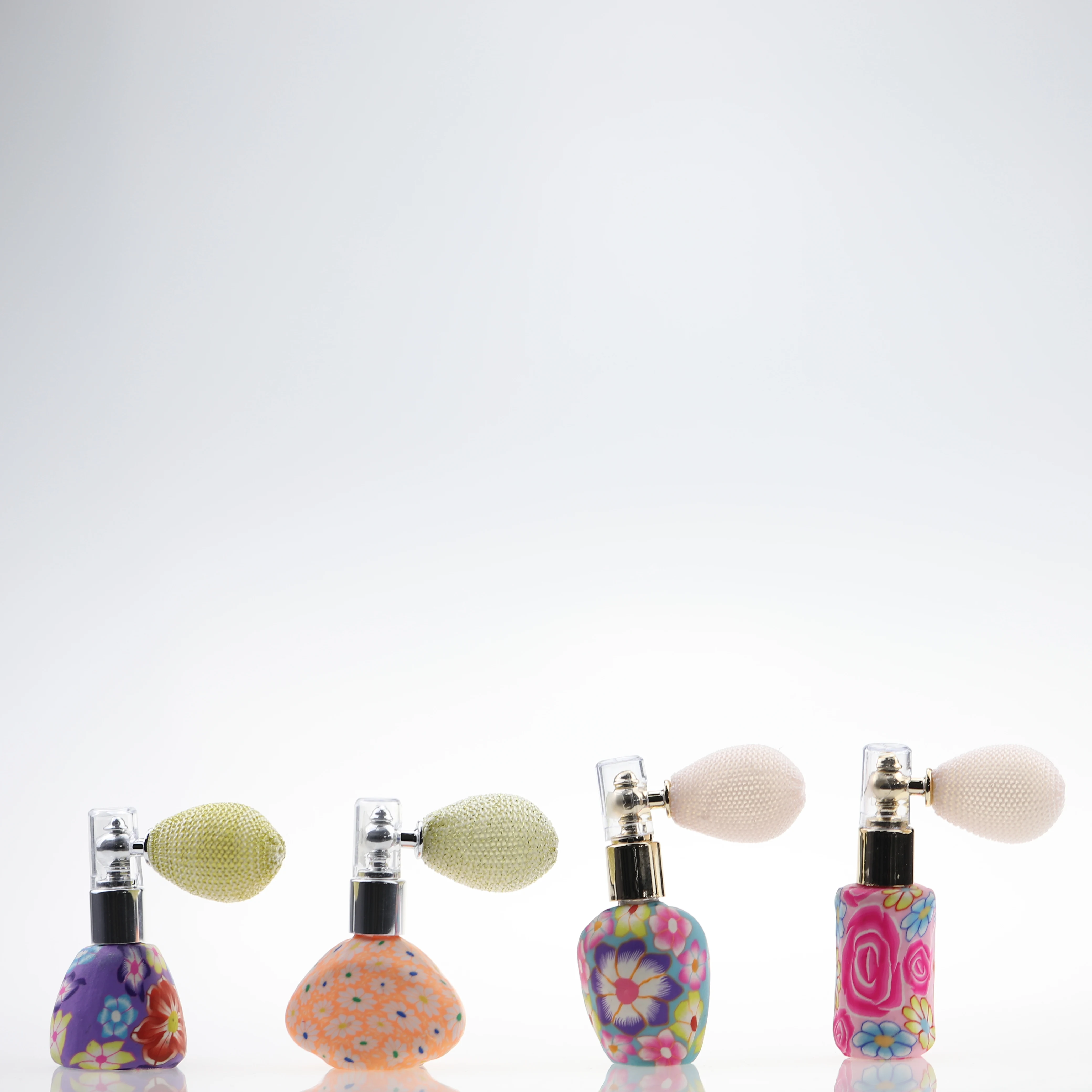 Wholesale Car Hanging Air Fresheners Wooden Cap Empty Aroma Car Perfume Glass