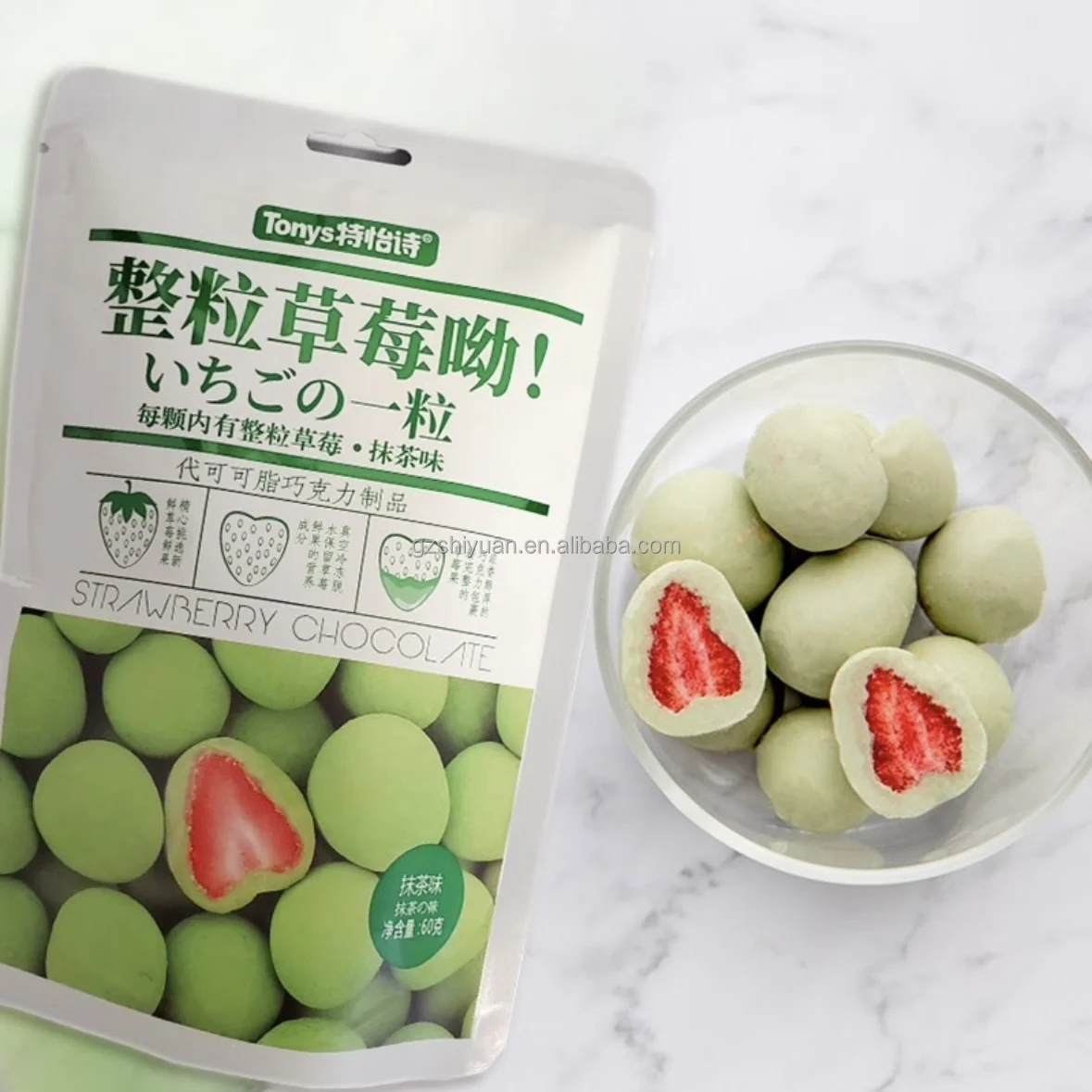 Chinese Food Freeze Dried Fruit and Vegetables Dried Strawberry Milk Chocolate Candy Snacks