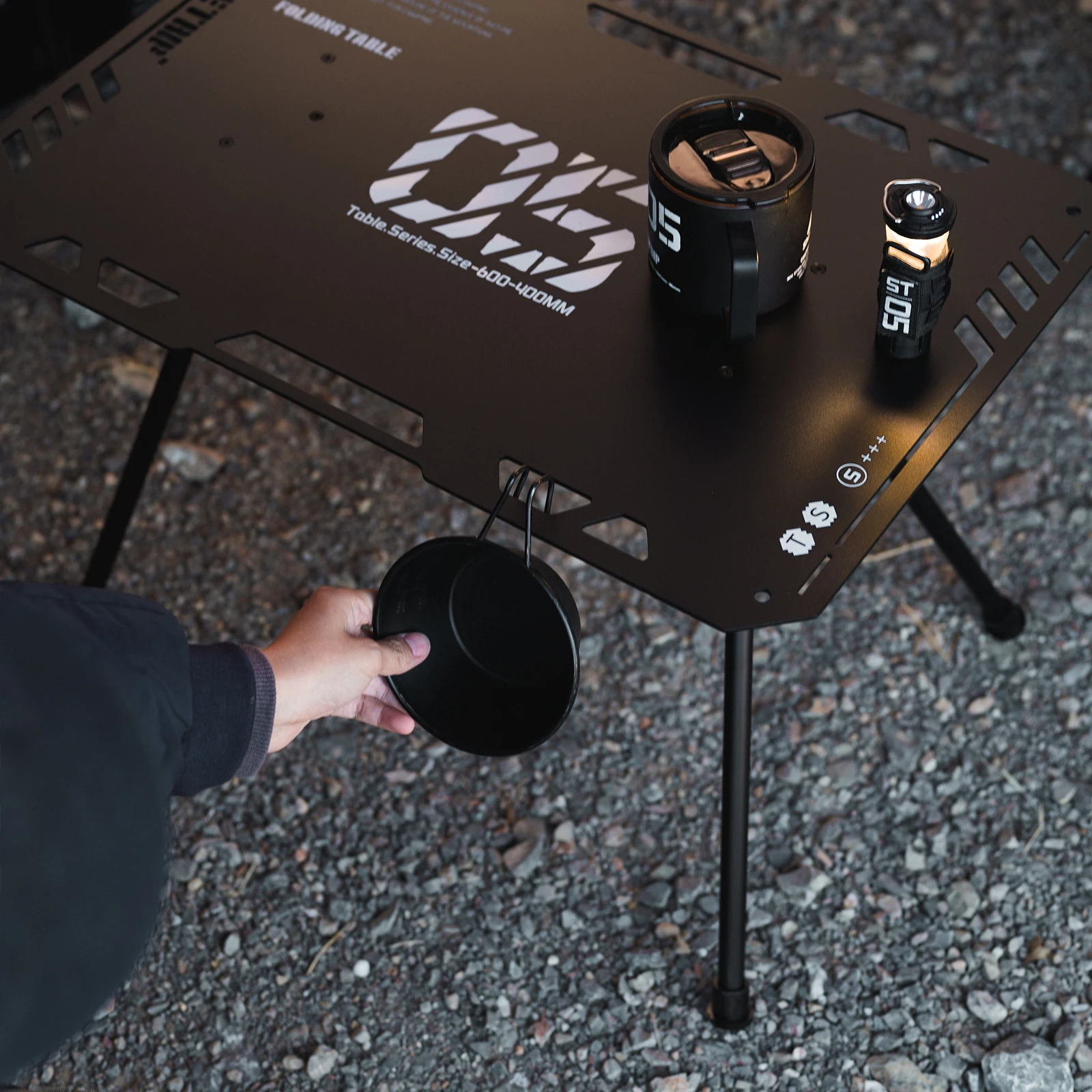 Manufacturers straight hair simple folding table picnic camping table modern simple