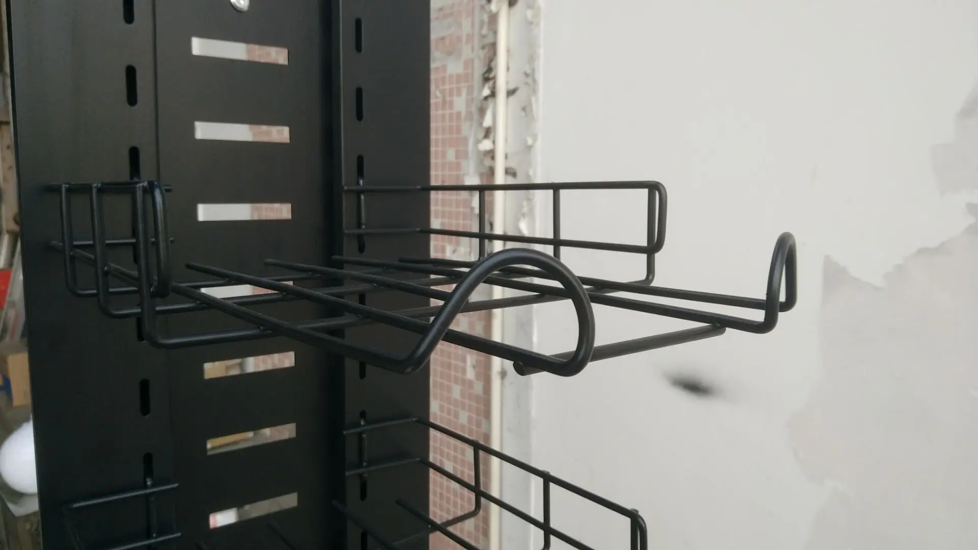 Custom pos floor wood baseball cap display rack,rotating product display,rotating hanging display stand