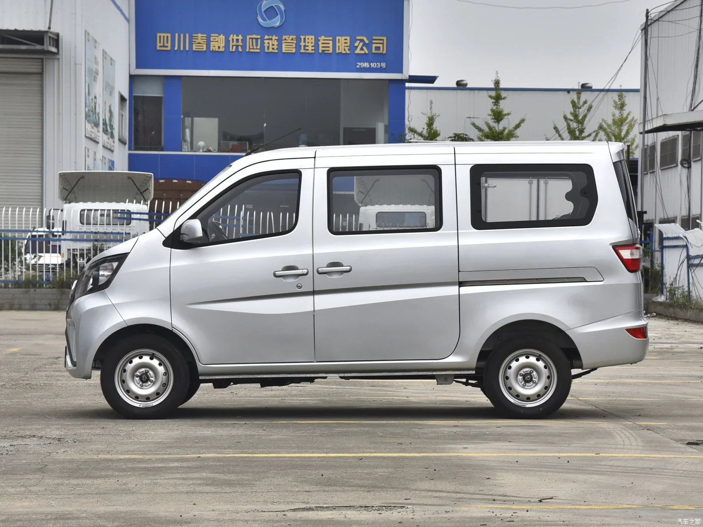 Распродажа минивэн Changan 2023 2 сиденья и 7 мест нагрузка тонны