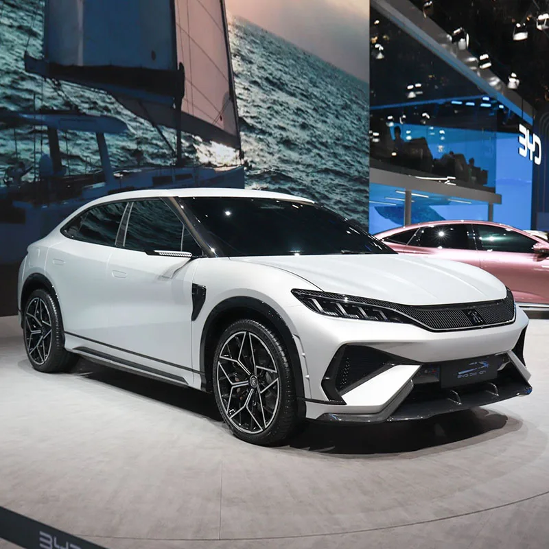 Большая скидка 2024 Новая модель автомобиля Белый BYD 5 мест 4x4 внедорожник отличный электромобиль для продажи