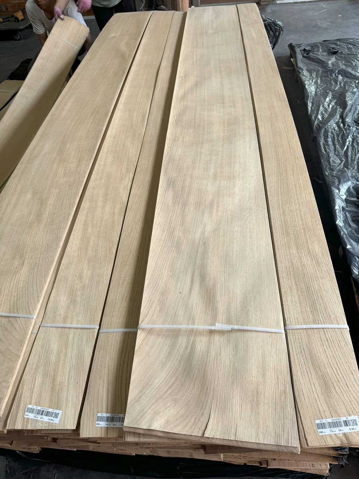 Exotic Europe Oak wood European Oak Straight Grain Veneer Sheets for Plywood Cabinet Wall and Door Decoration