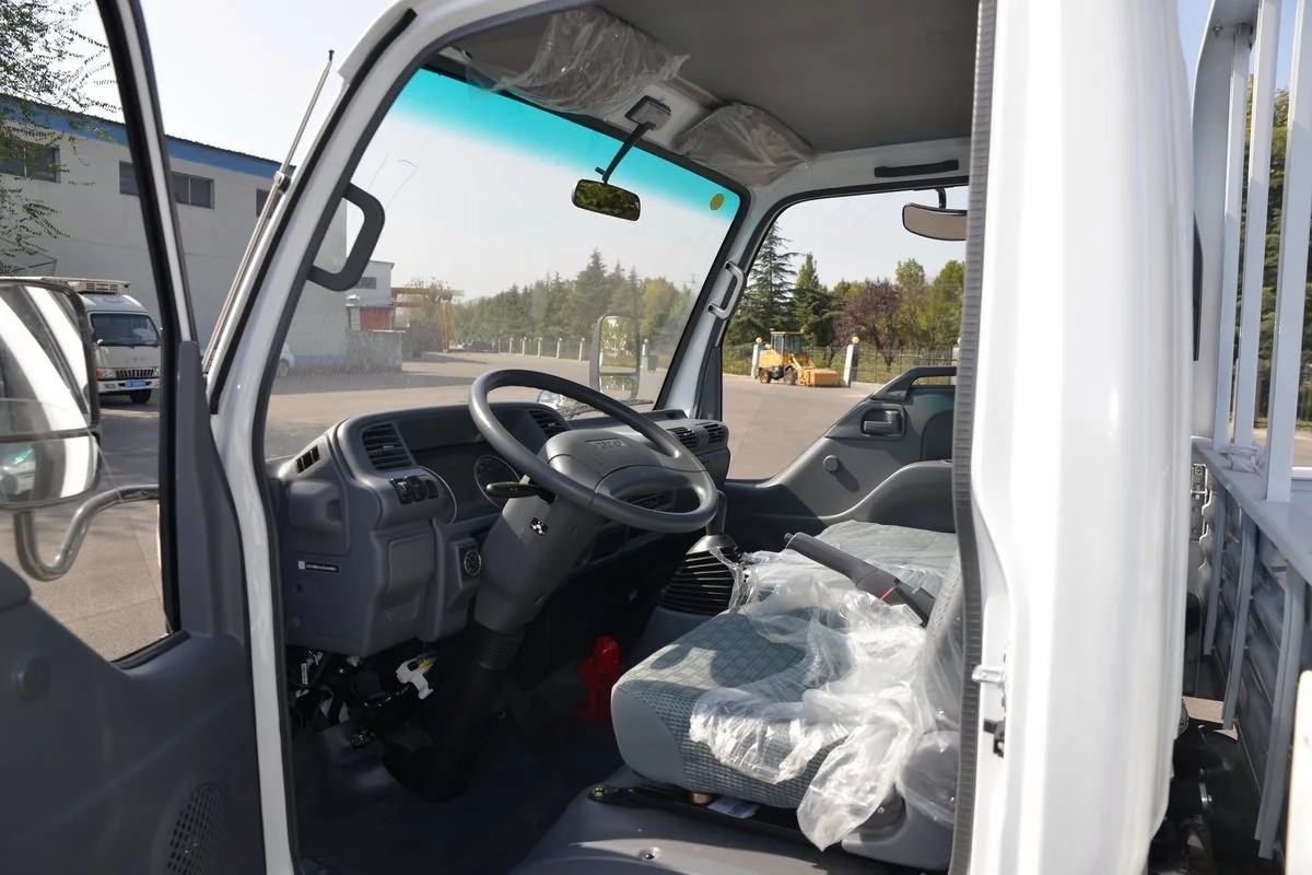 2023 дизельный грузовик Isuzu 100P Автоматическая/ручная коробка передач света/темные внутренние кожаные сиденья R18 шины для круиз-контроля дизельного топлива