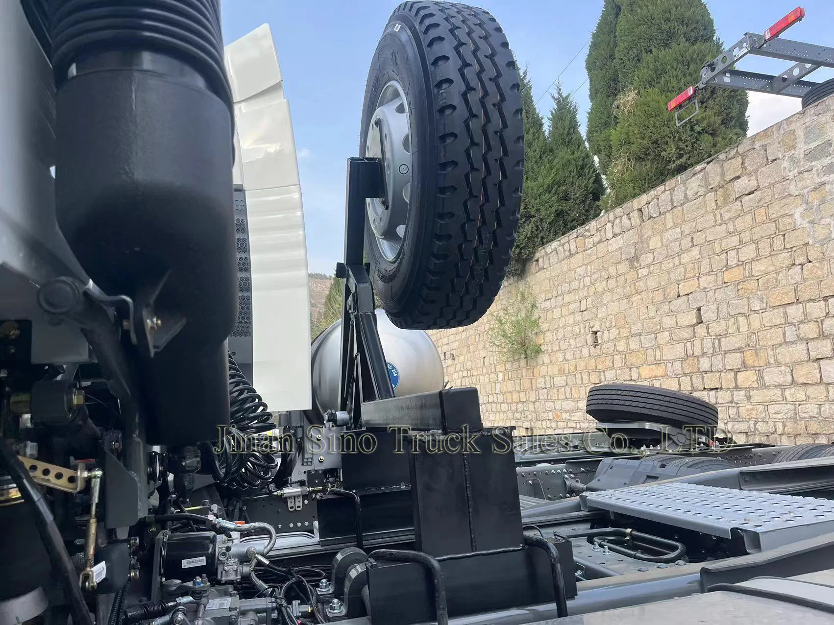 Brand new Sino Howo 6x4 10 wheel 380hp 400hp 430hp Tractor Trucks for sale Africa