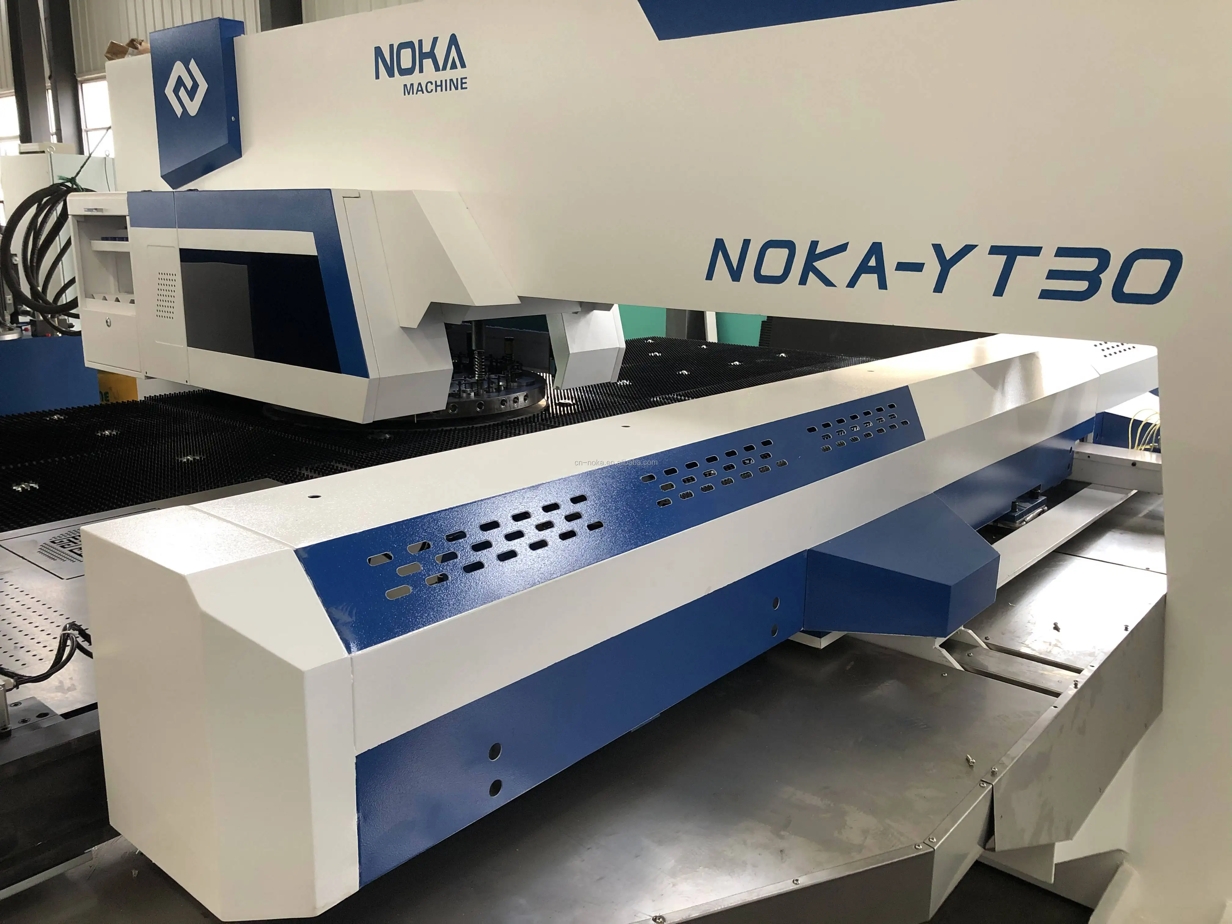 Hydraulic Turret Punch/CNC Punching Machine