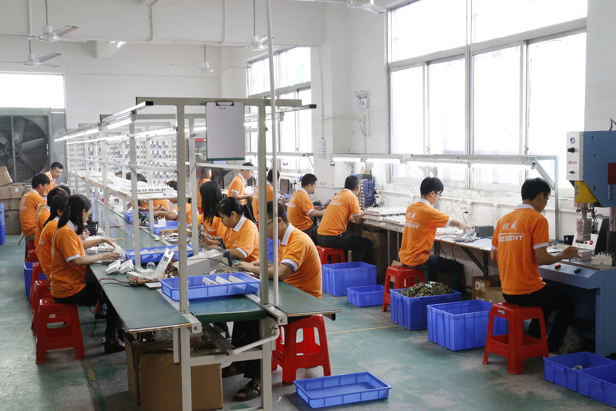 16 Colors Remote Control Night Light Sunset Projector Lamp for Decorating Home Coffee  Shop