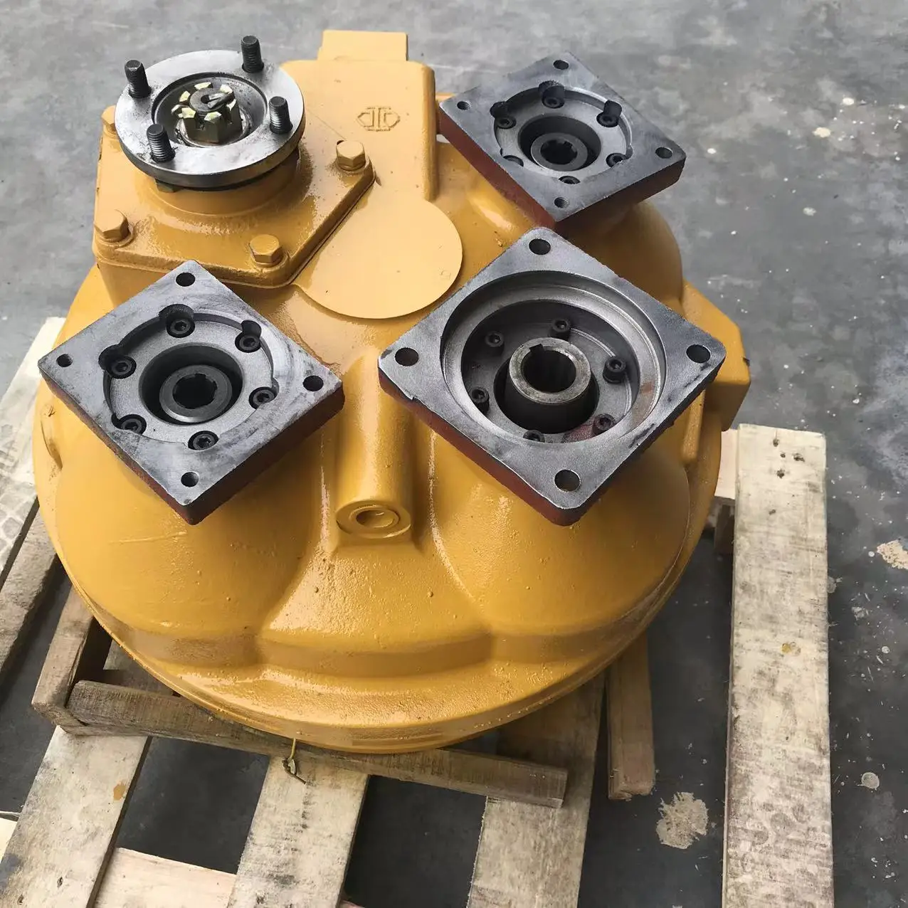TOTA loader parts 63605019 42C0120 XZ636 XG931 Wheel Loader Torque Converter Assembly
