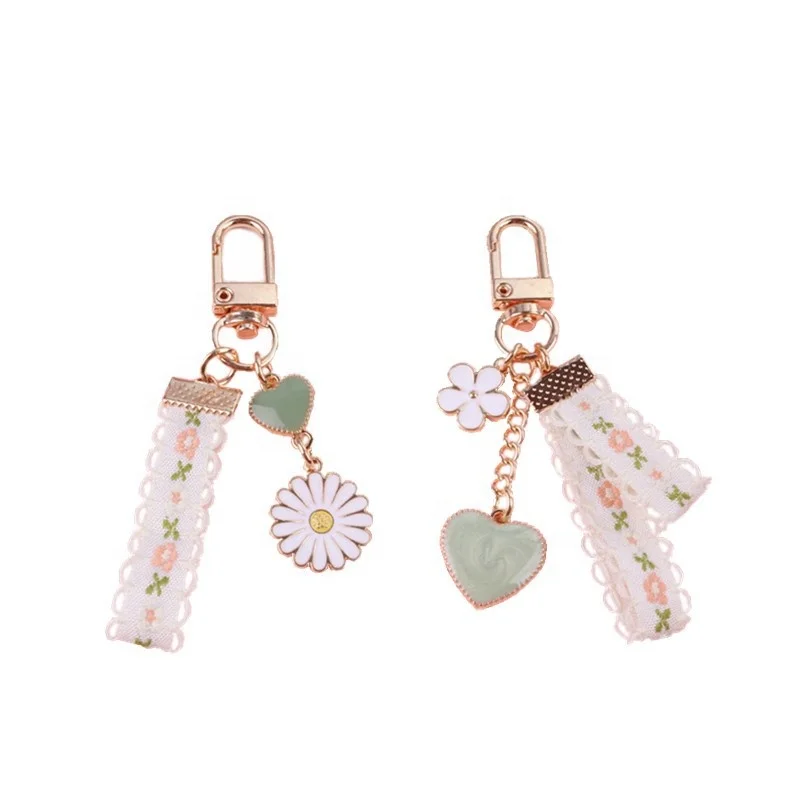 Lovely Daisy Keychain Creative Ribbon Flower Keyring for Girl Women Bag Headphone Case Accessories Car Key Holder Gift