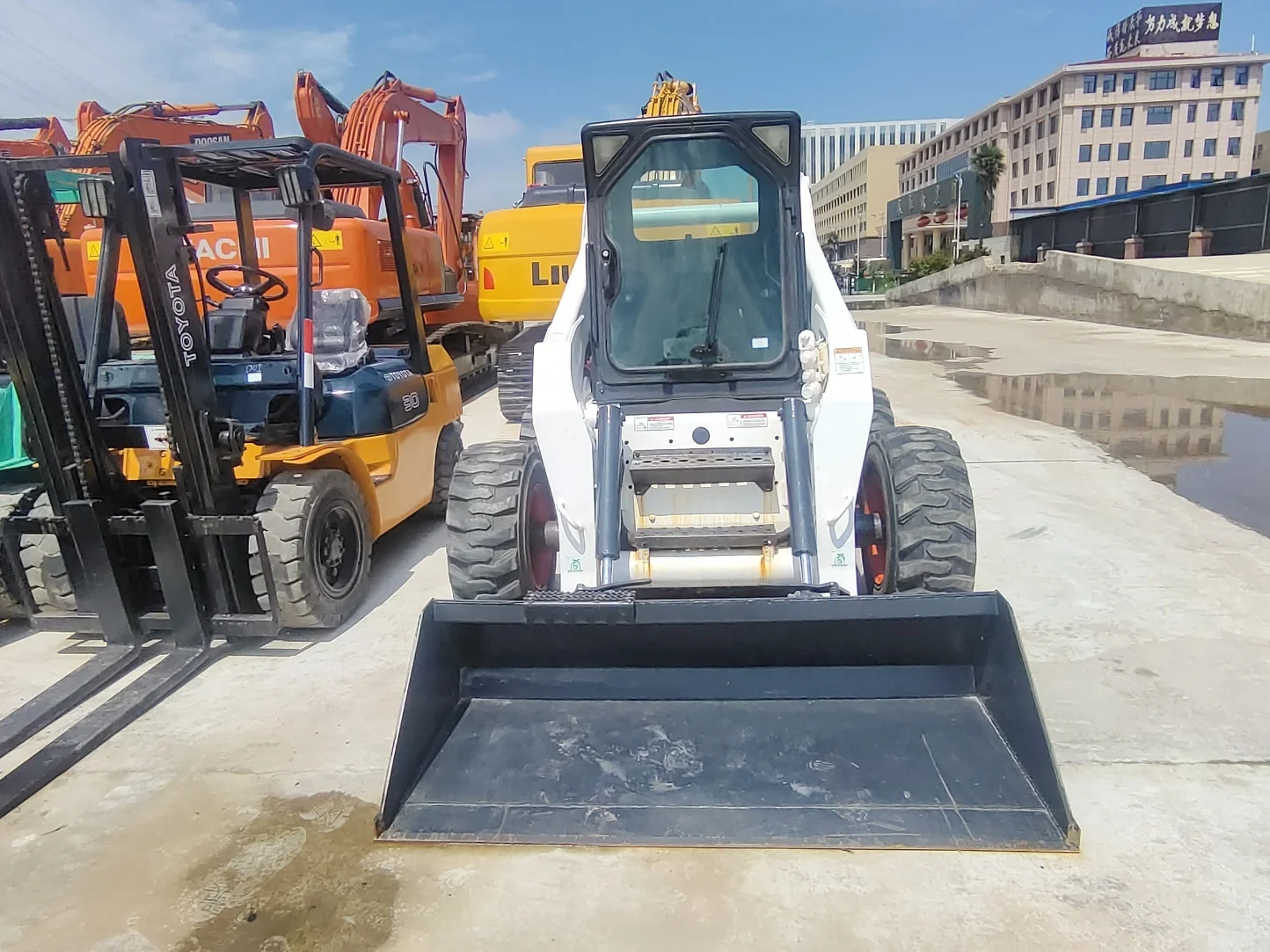 Распродажа 3 75 тонный Подержанный мини-погрузчик BOBCAT S300-американская строительная техника в наличии