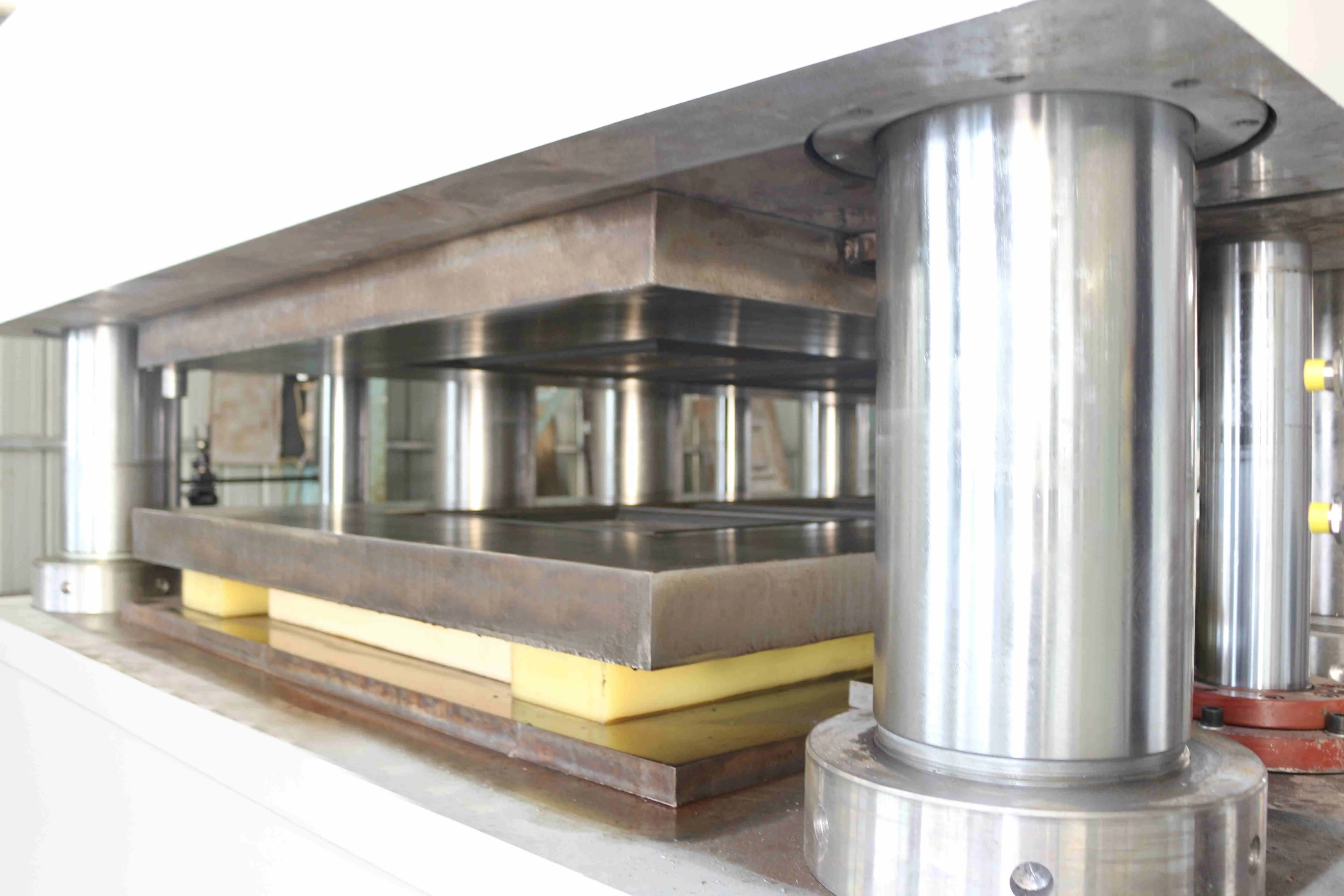 China ODM Four-Column Type Deep Drawing Hydraulic Press Supplier For Steel Door Making