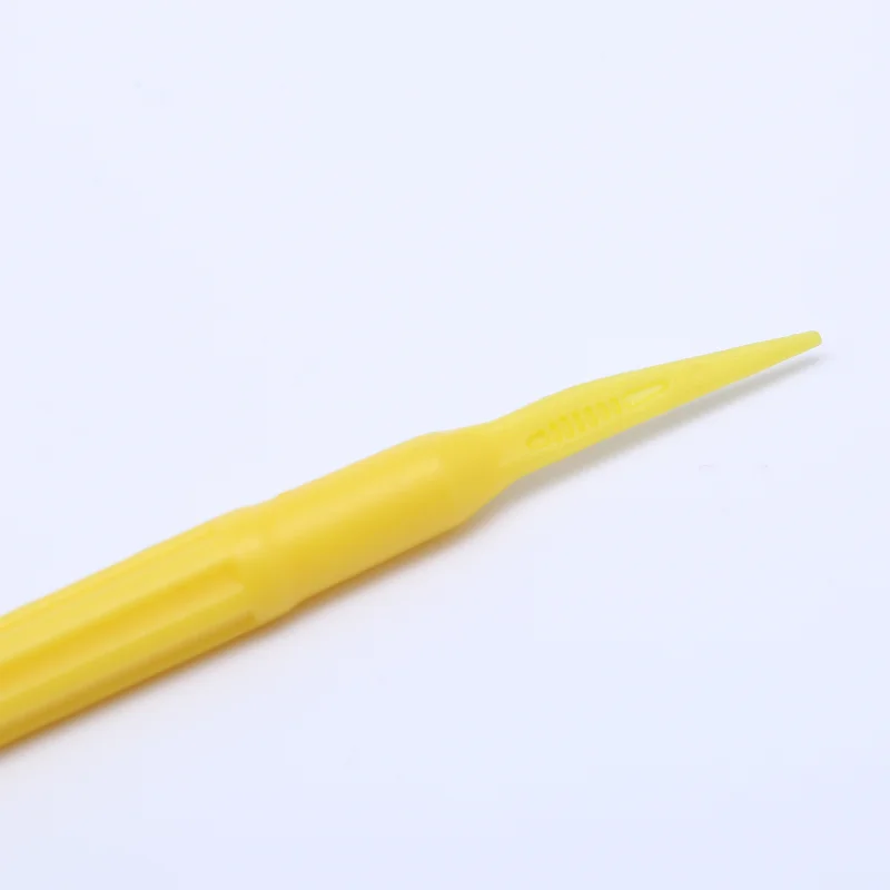 Double-ended interdental brush, one end is toothpick, the other end is interdental brush.