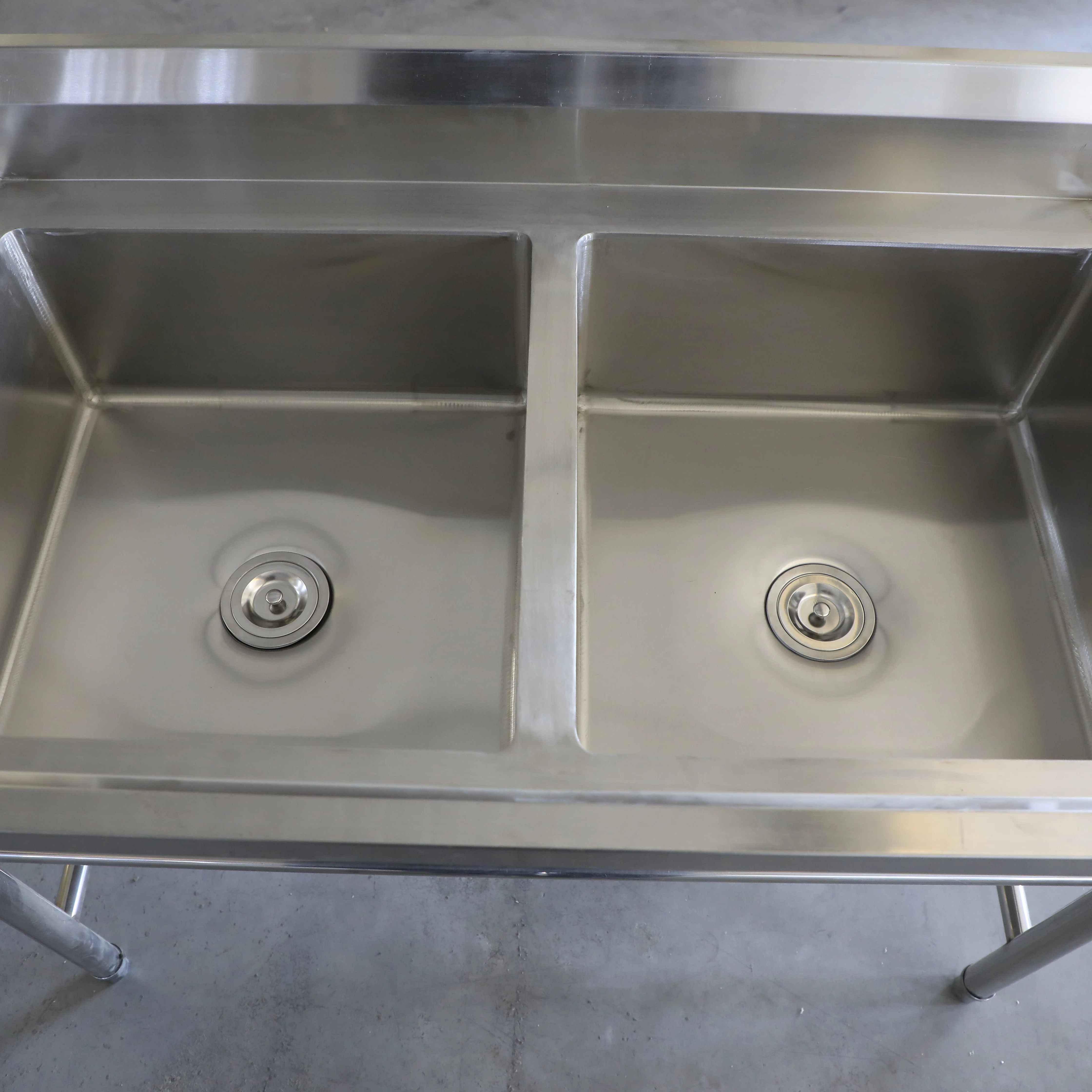 Restaurant Kitchen Equipment Strong Durable Stainless Steel Furniture Double Sink with Splash Guard For Restaurant Use
