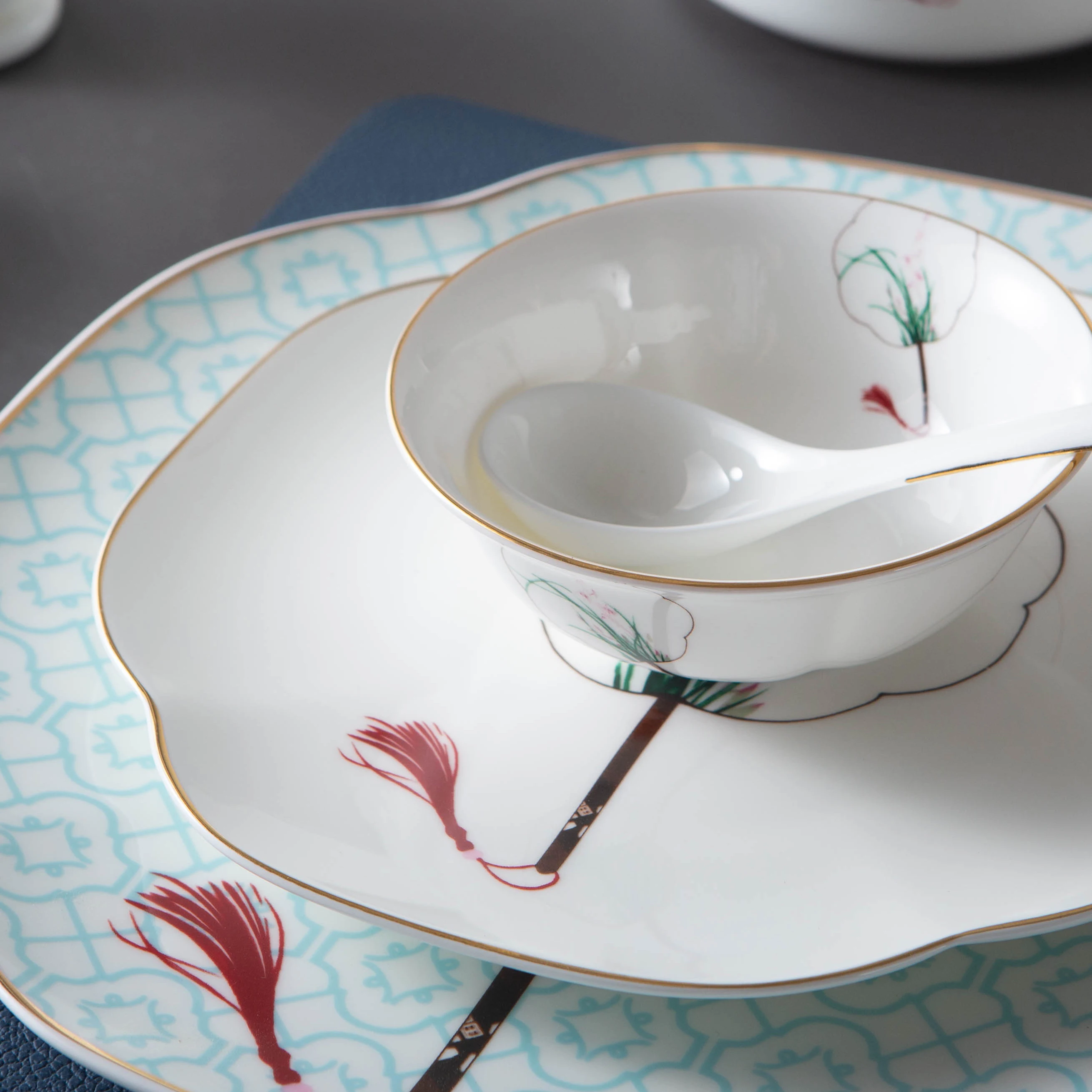 Wholesale western design porcelain dinnerware set Phnom Penh bulk wedding Bone China dinner plates sets