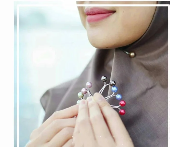 Latest Design Fashion Colorful Shawl Hijab Clip Muslim Women Scarf Pearl Hijab Clip