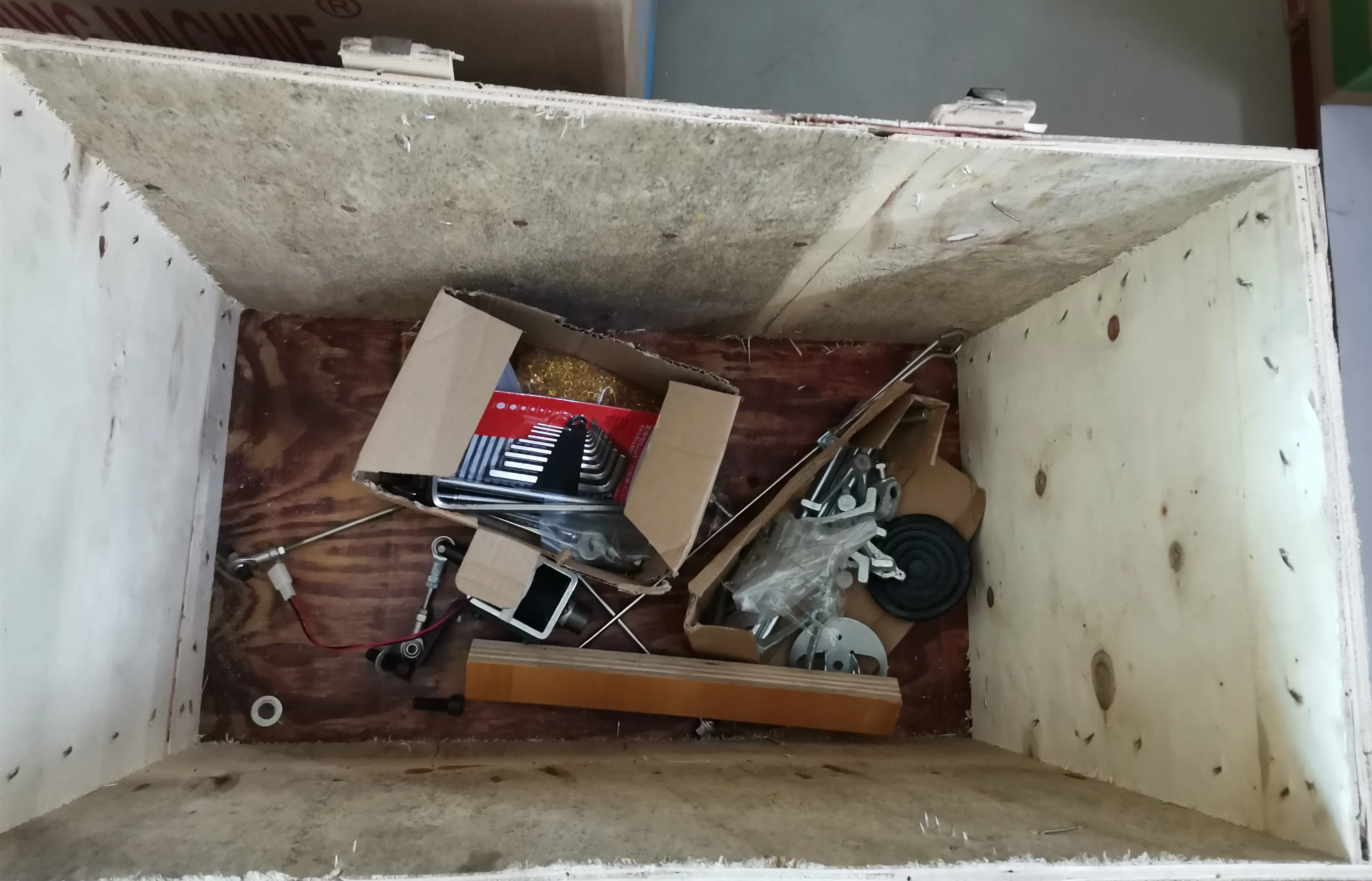 wooden case for 8747 head.jpg