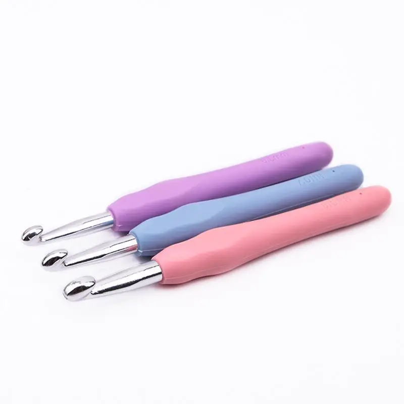 Hot Sale 2.0-10.0 mm Colorful Soft Handle Crochet Hooks Knitting Needles For Yarn Needlework