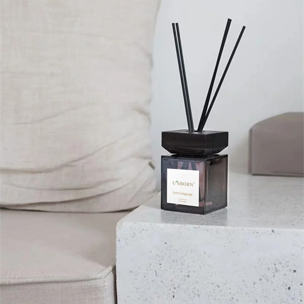 Custom Black Glass Reed Diffuser with Elegant Reed Sticks - Perfect for Modern Interior Decor & Relaxing Moments