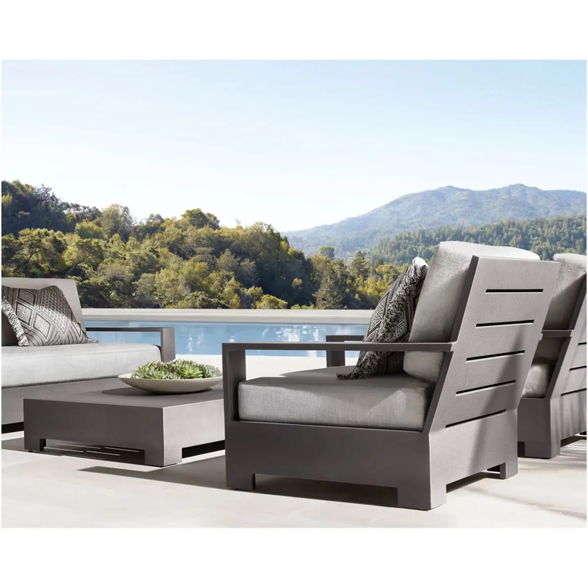 Luxury  Outdoor Patio Furniture  Durable Handcrafted Powder Coating Garden Aluminum Sofa Set