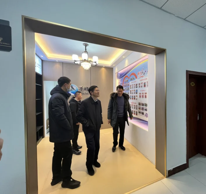 China Manufacturer Liquid Paraffin wax Plasticizer Chlorinated paraffin/Chlorinated paraffin 52#