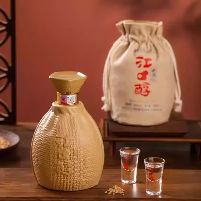 500ml Chinese Laotan series Baijiu 52% VOL White Liquor Rich in Taste for Gift Packaged in Bottle