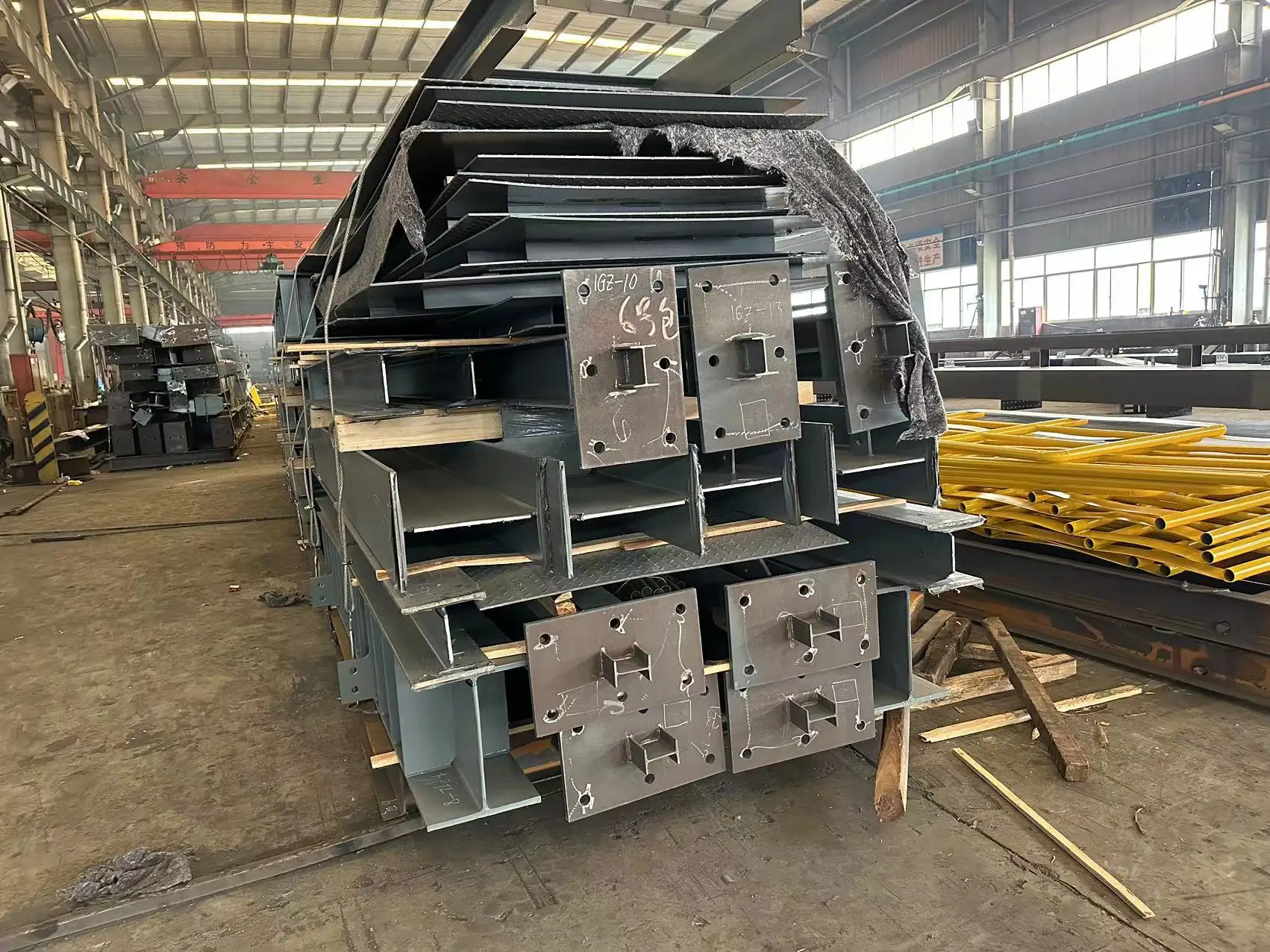 Lightweight Recyclable and Reusable Prefabricated Steel Structures Industrial Design Style Sandwich Panel Carport Frames