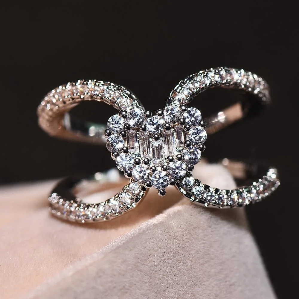 
Fashion Platinum White Diamond Heart-shaped Inlaid Zircon Ring 