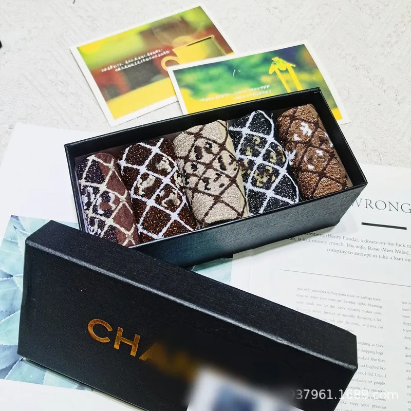 Designer Famous Brand Luxury Unisex Socks Running Graphic Custom Casual Football Socks 5 Pairs Of Gift Boxes