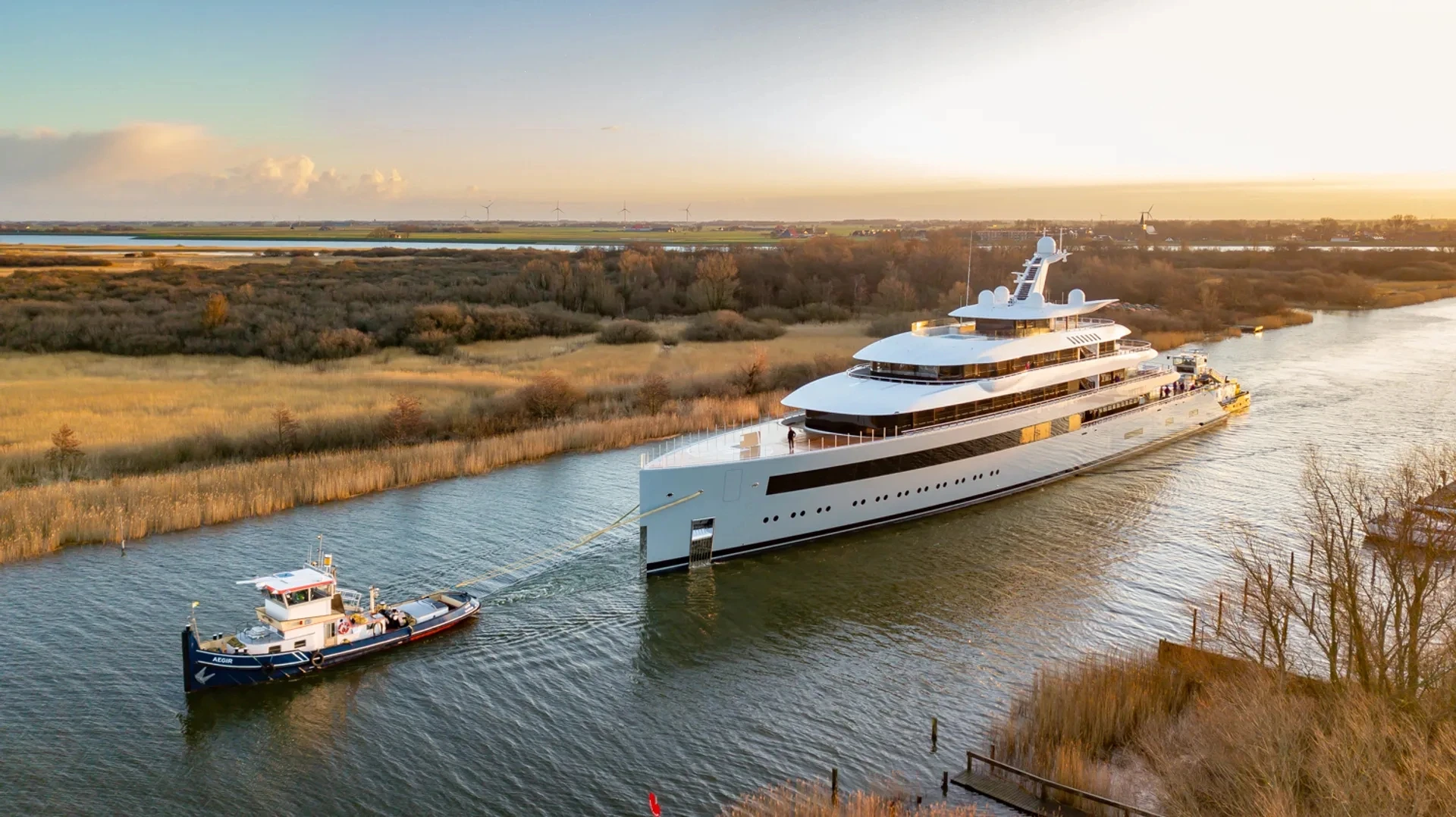 JNCN New Design  Custom white Luxury Yachts Boat  Modern Fiberglass Speed Super  328ft  yacht for sales