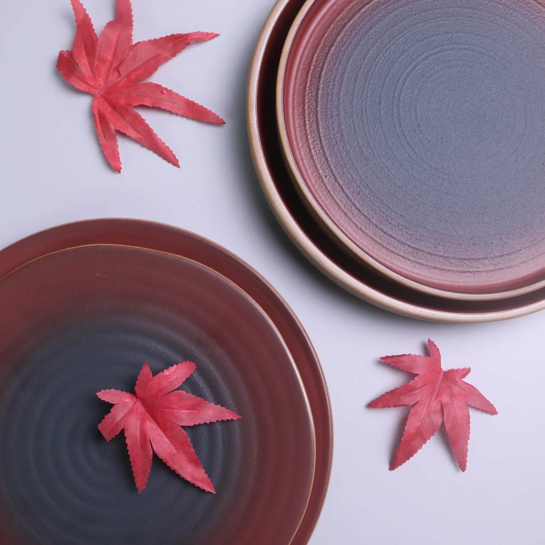 Creative restaurant tableware red Nordic round dinner plate serving tray ceramic disc dinnerware wholesale ceramic plate