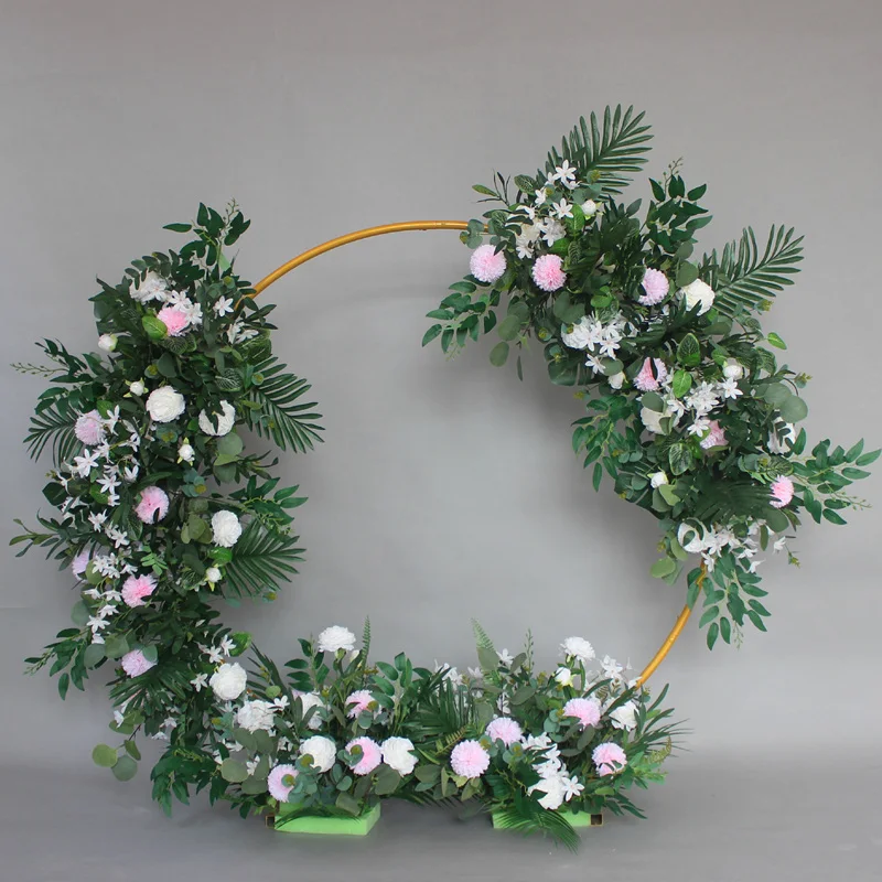Simple style single ring iron arch backdrop for wedding