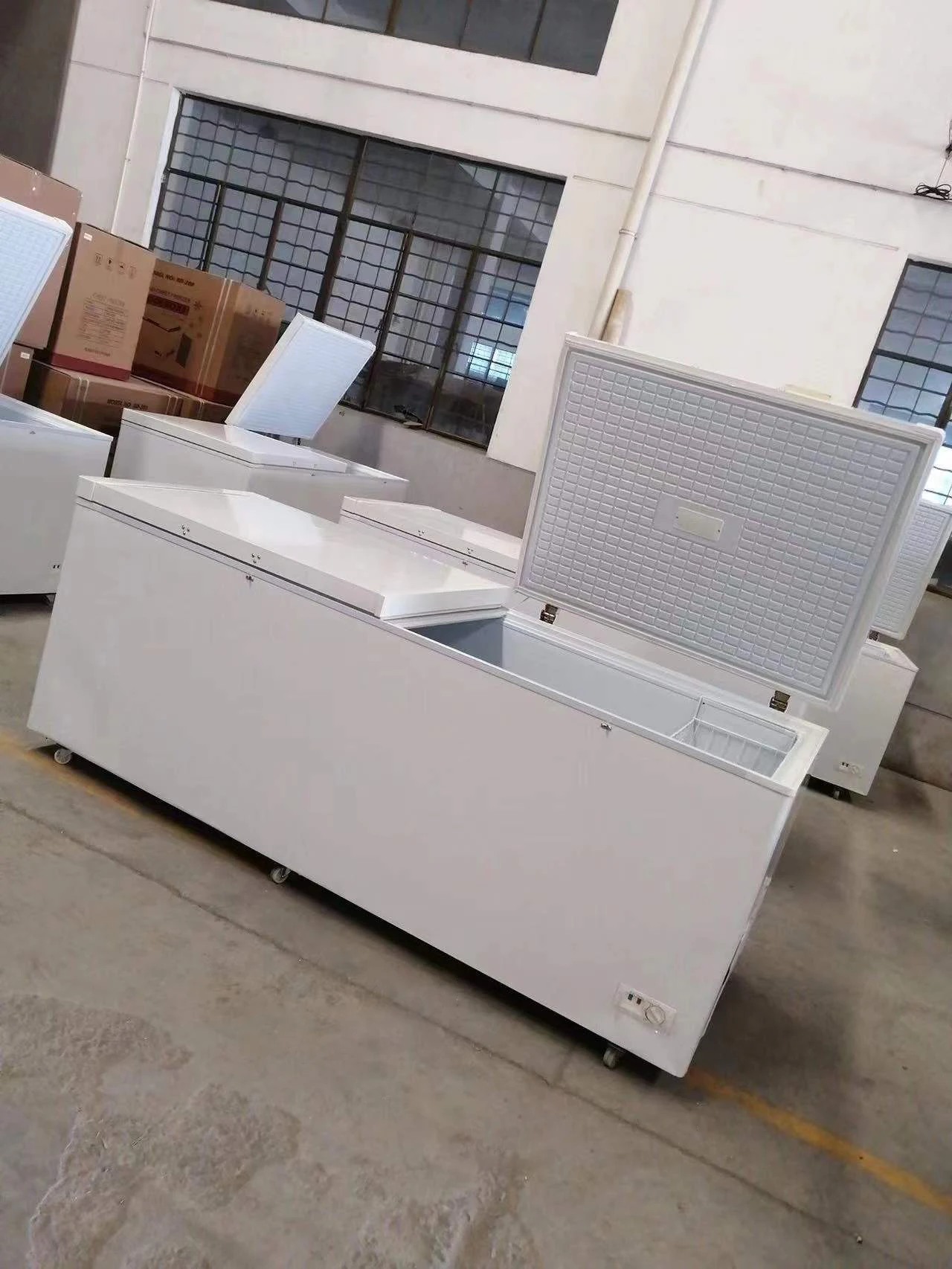 big size deep freezer chest type freezer 1280L AC/DC solar power freezer with solar panel kit