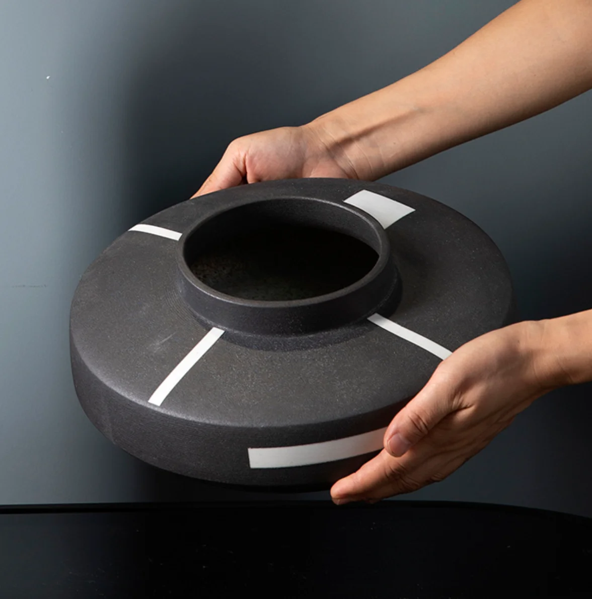 Italian minimalist style hand-painted vertical lines ceramic vase model villa flower arrangement art flower vase ornaments vase